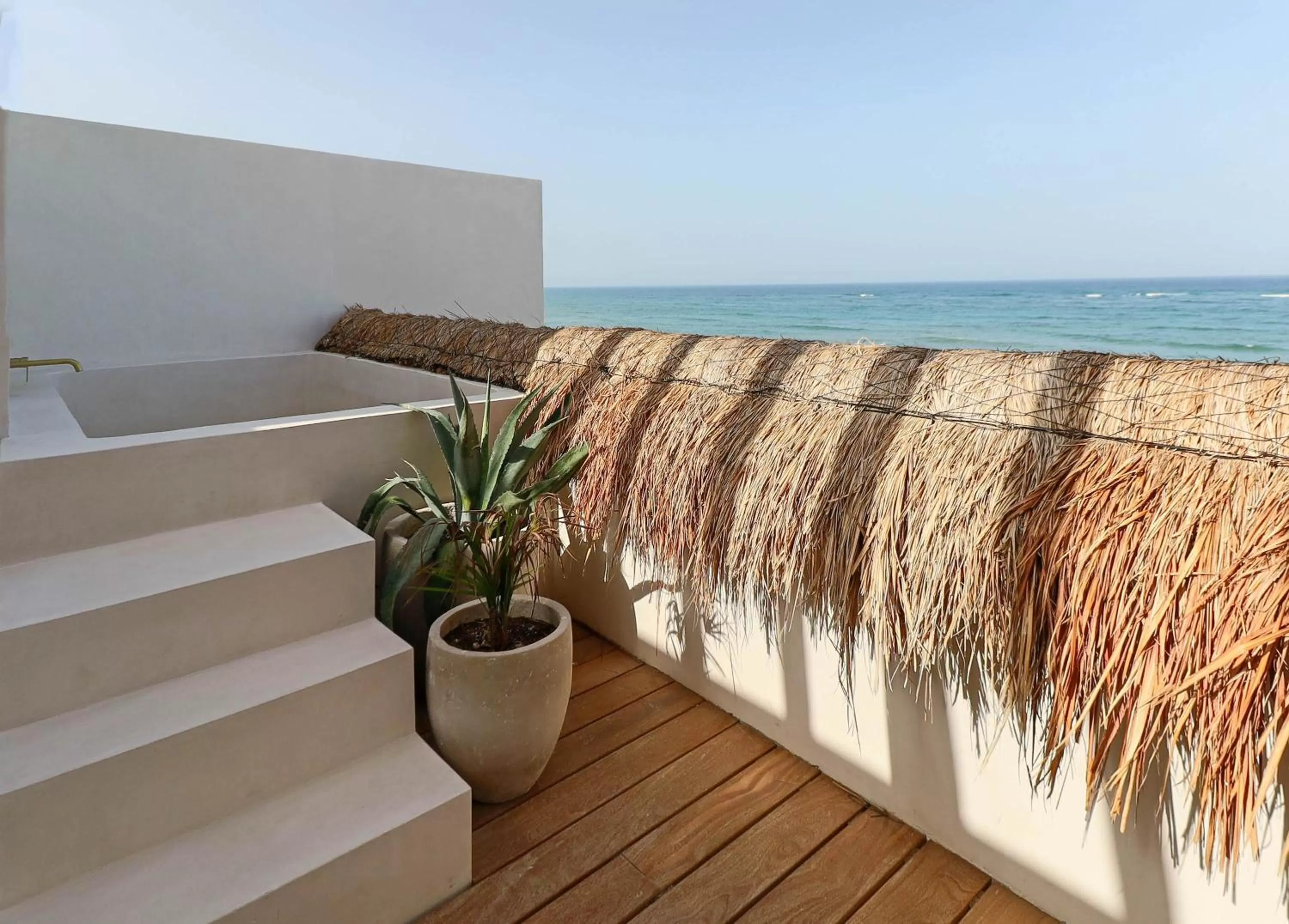 Master Oceanfront Rooftop and Heated pool in Hotel Panamera