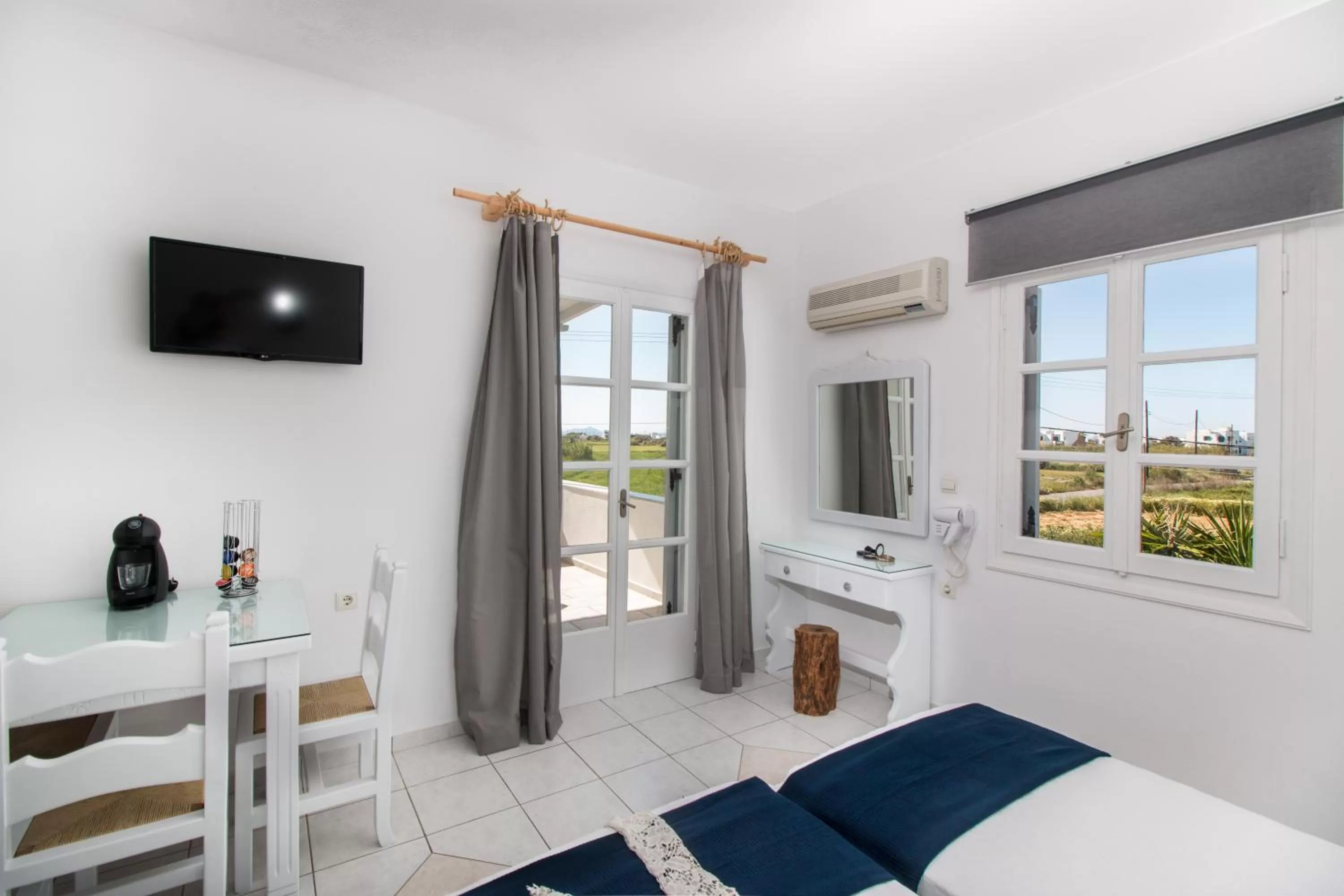 Deluxe Twin Room in Ktima Bianco