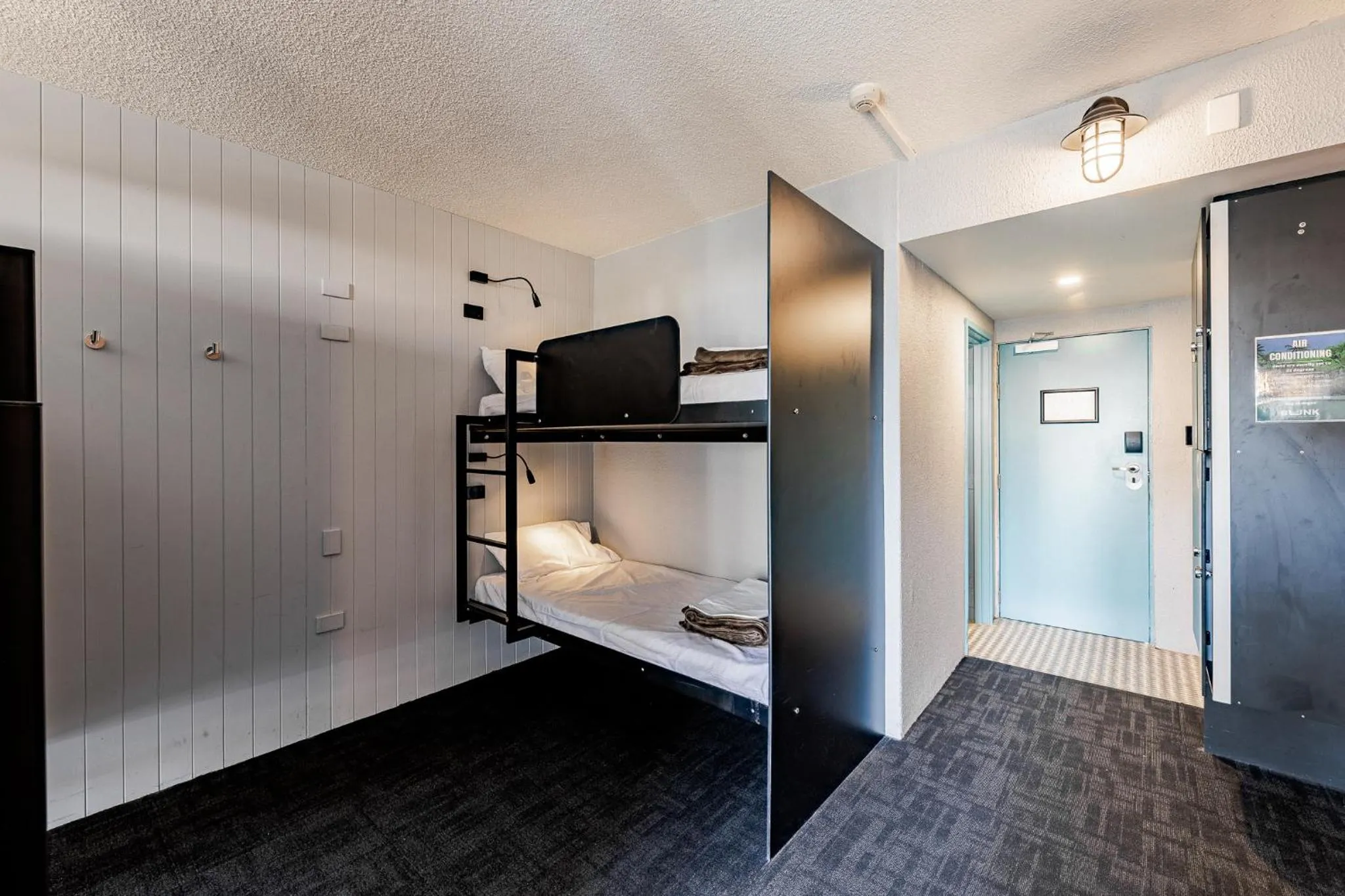 Bed in 4-Bed Mixed Dormitory Room in Bunk Surfers Paradise International Backpacker Hostel