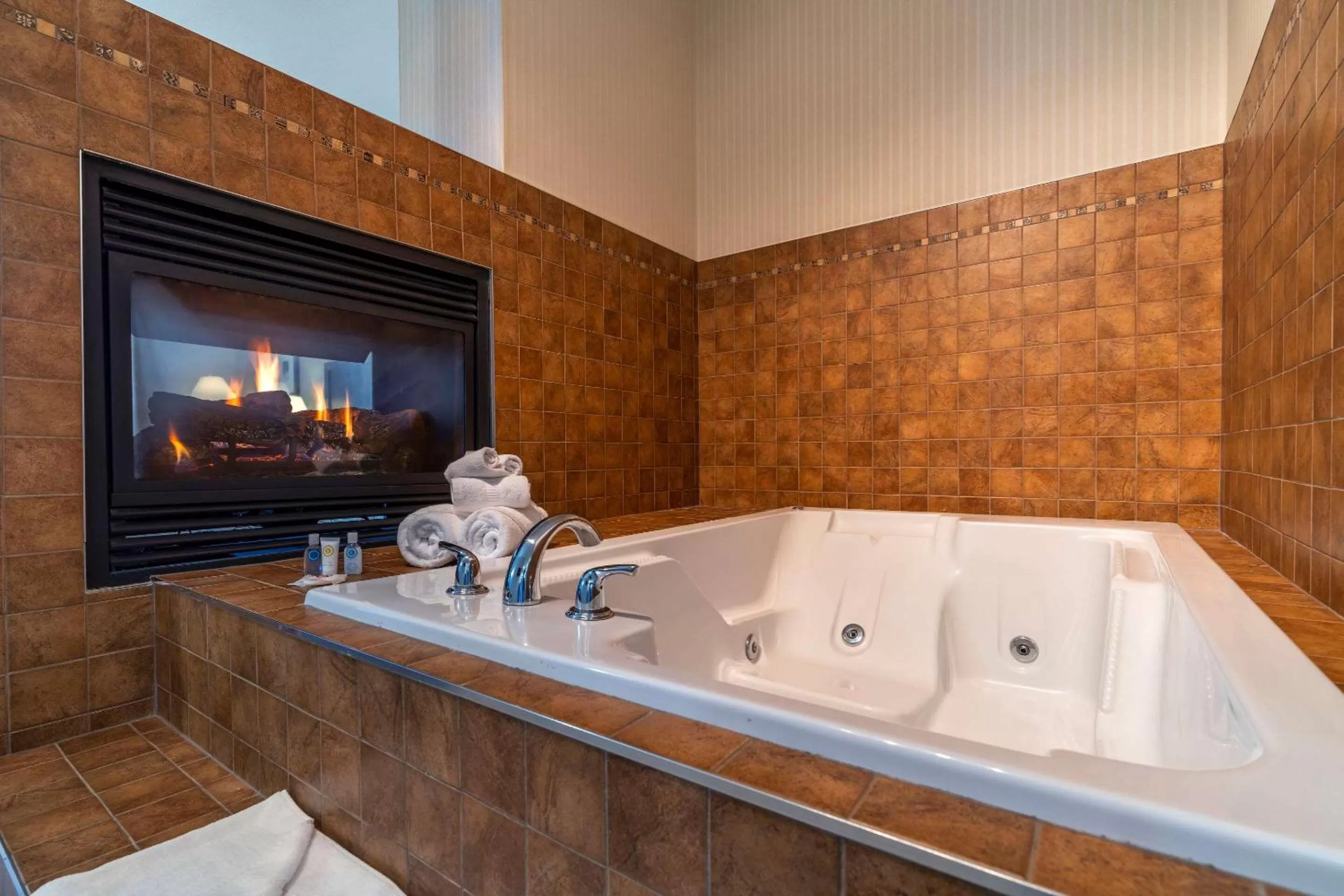 King Suite with Hot Tub - Non-Smoking in Comfort Inn & Suites Surrey