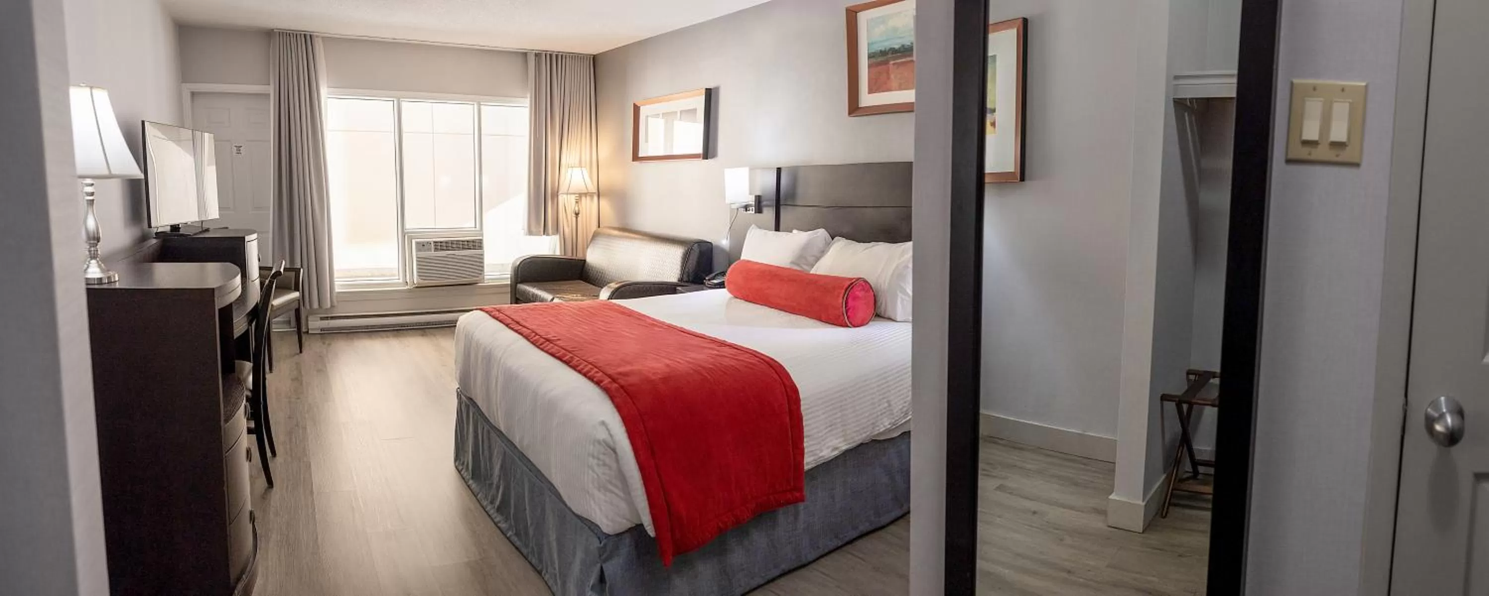 Premium Queen Room with sofa bed in Auberge Royal Versailles