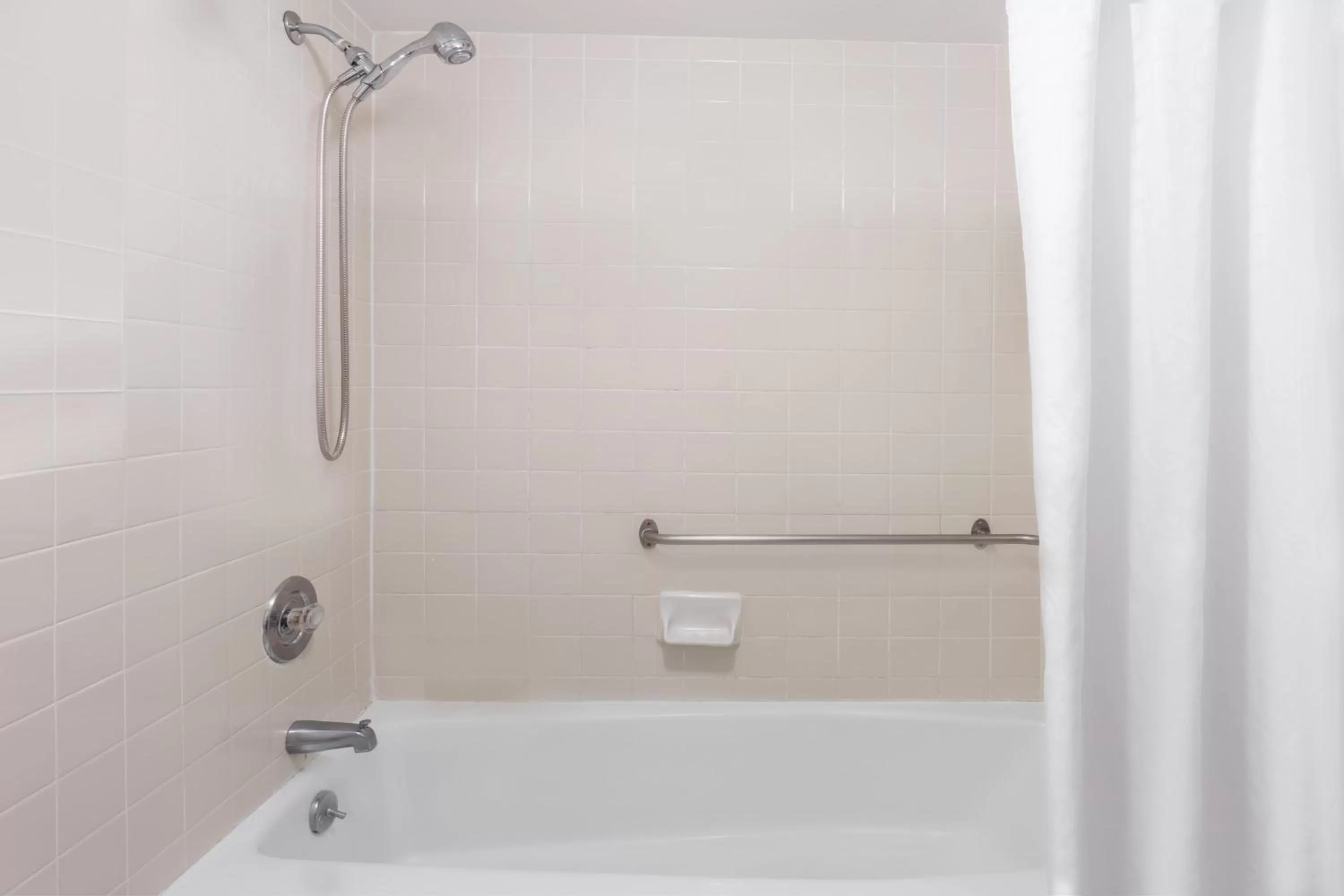 Room with Two Double Beds - Non-Smoking in Days Inn by Wyndham Williamsburg Historic Area