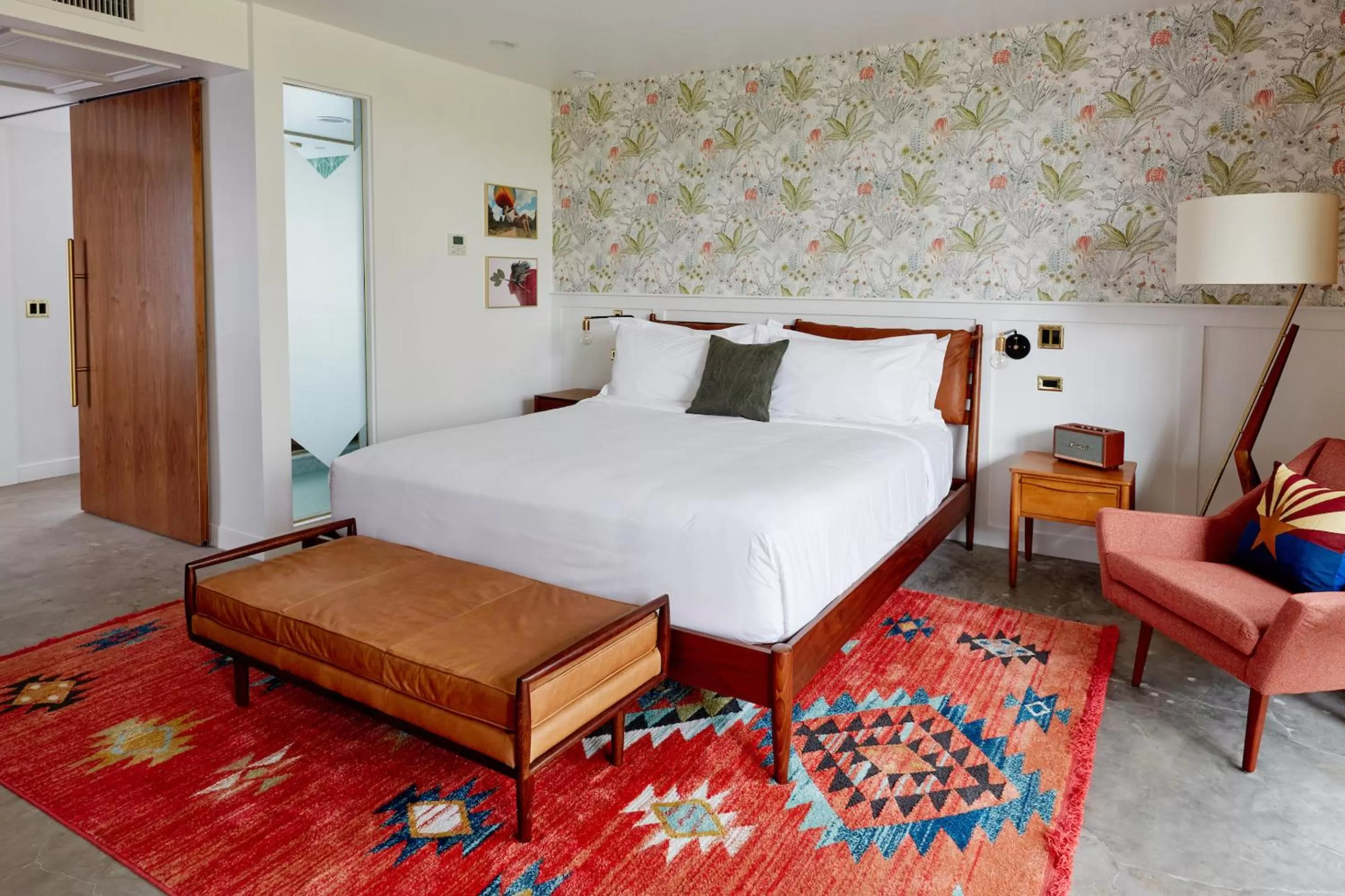 King Room with Balcony in RISE Uptown