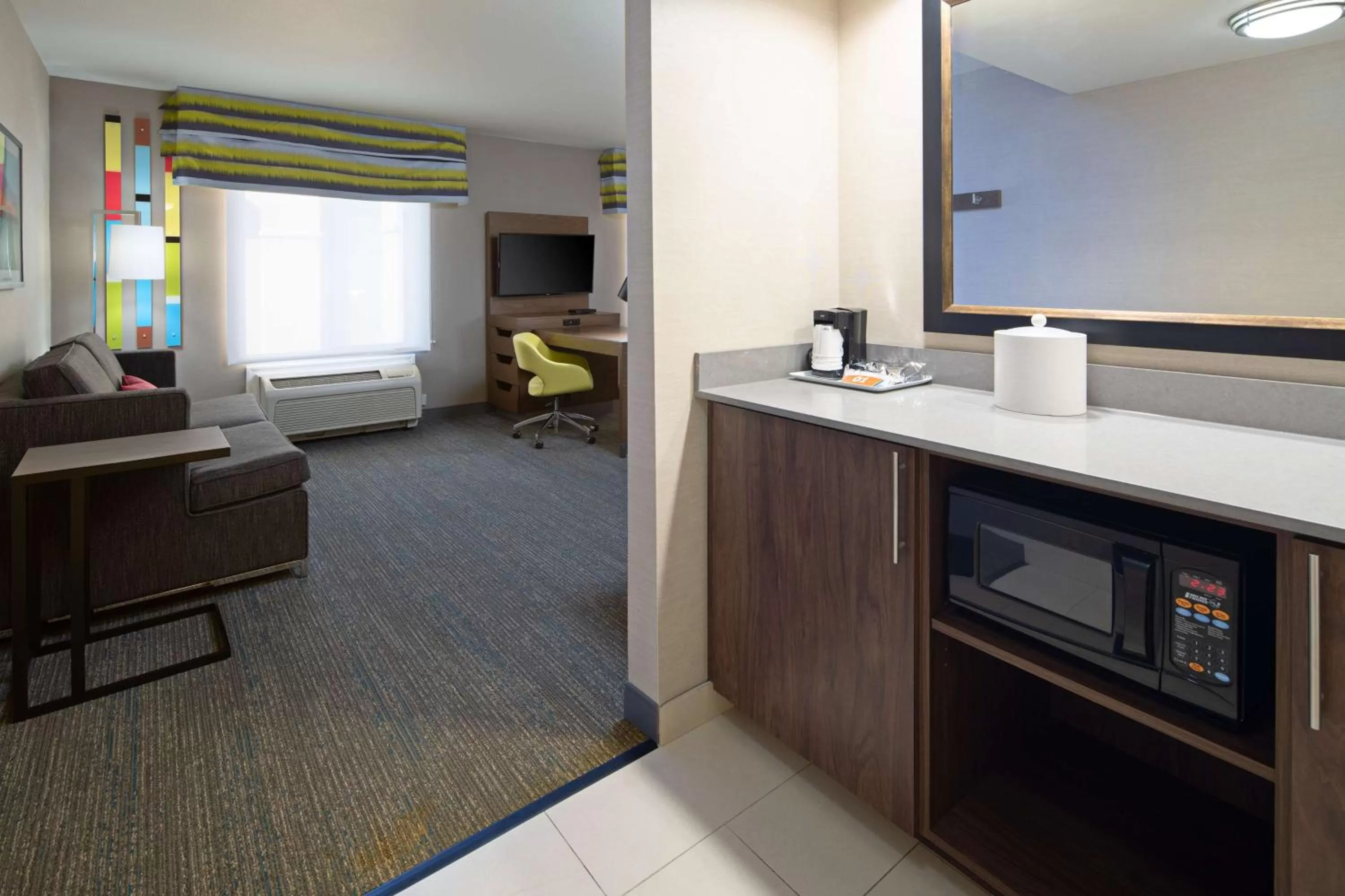 Photo of the whole room in Hampton Inn Visalia