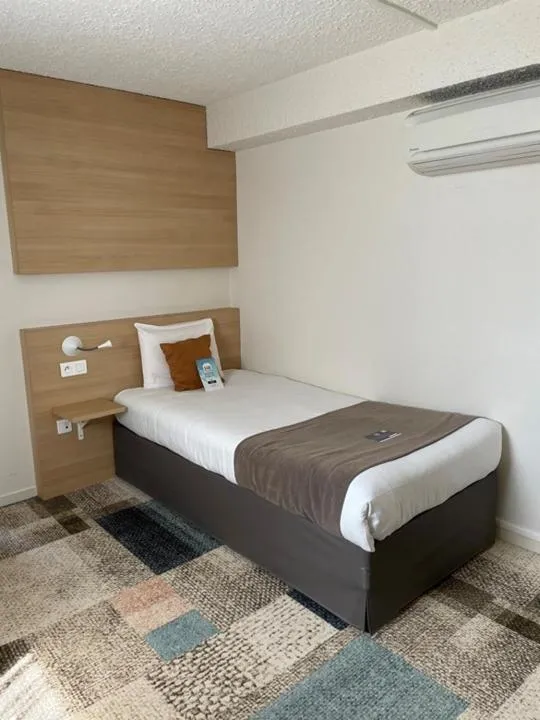 Single Room in Kyriad Le Mans Est