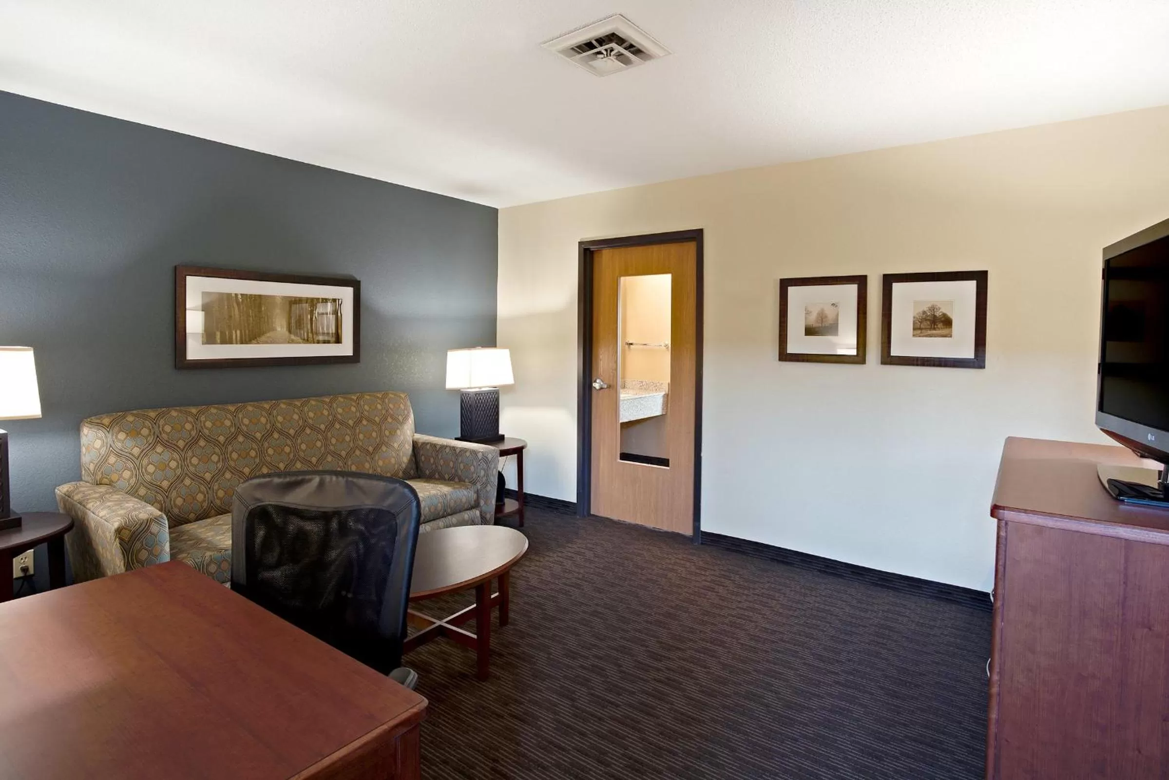 One-Bedroom King Suite - Non-Smoking in AmericInn by Wyndham Bay City