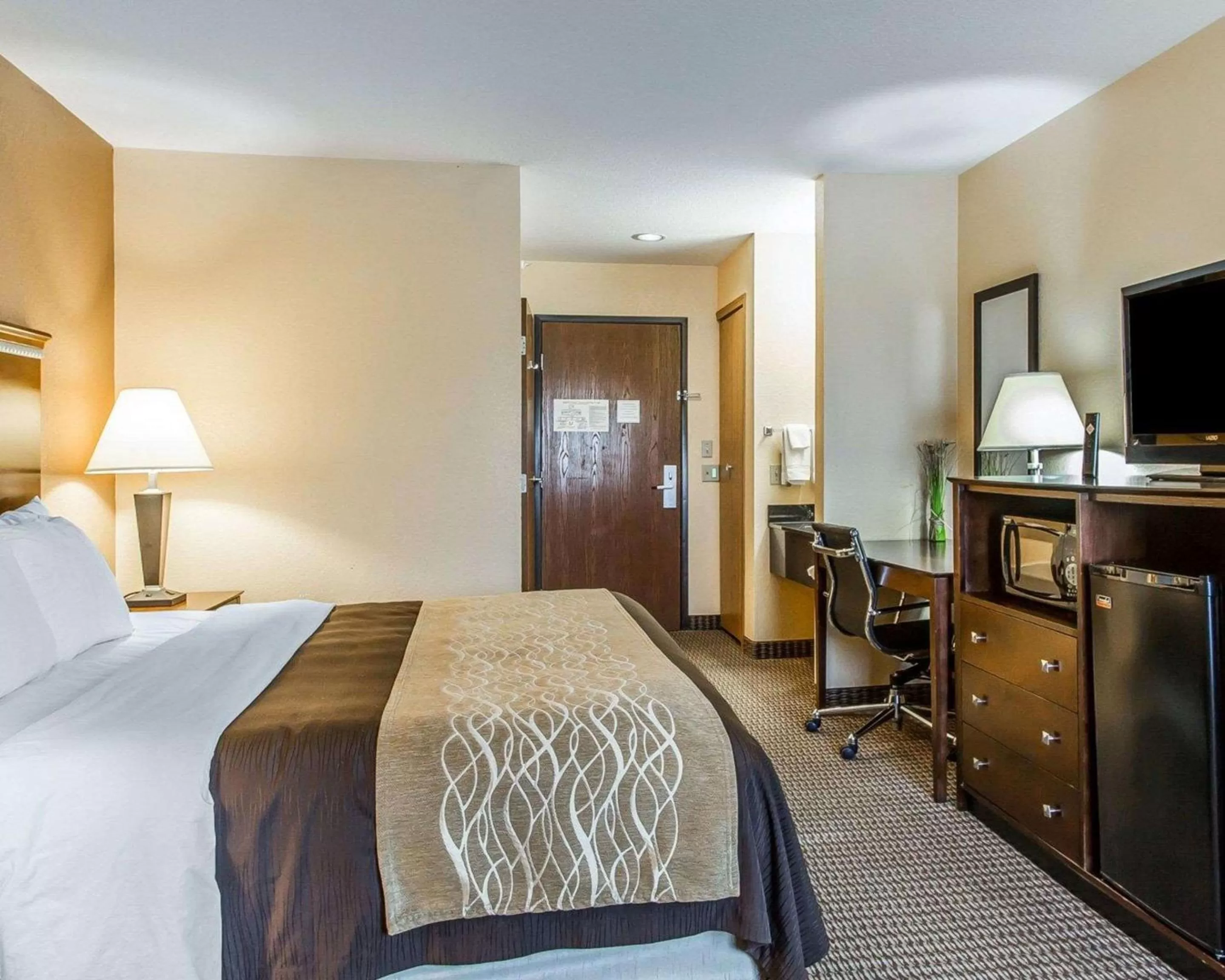 King Suite - Non Smoking in Quality Inn & Suites Mount Pleasant