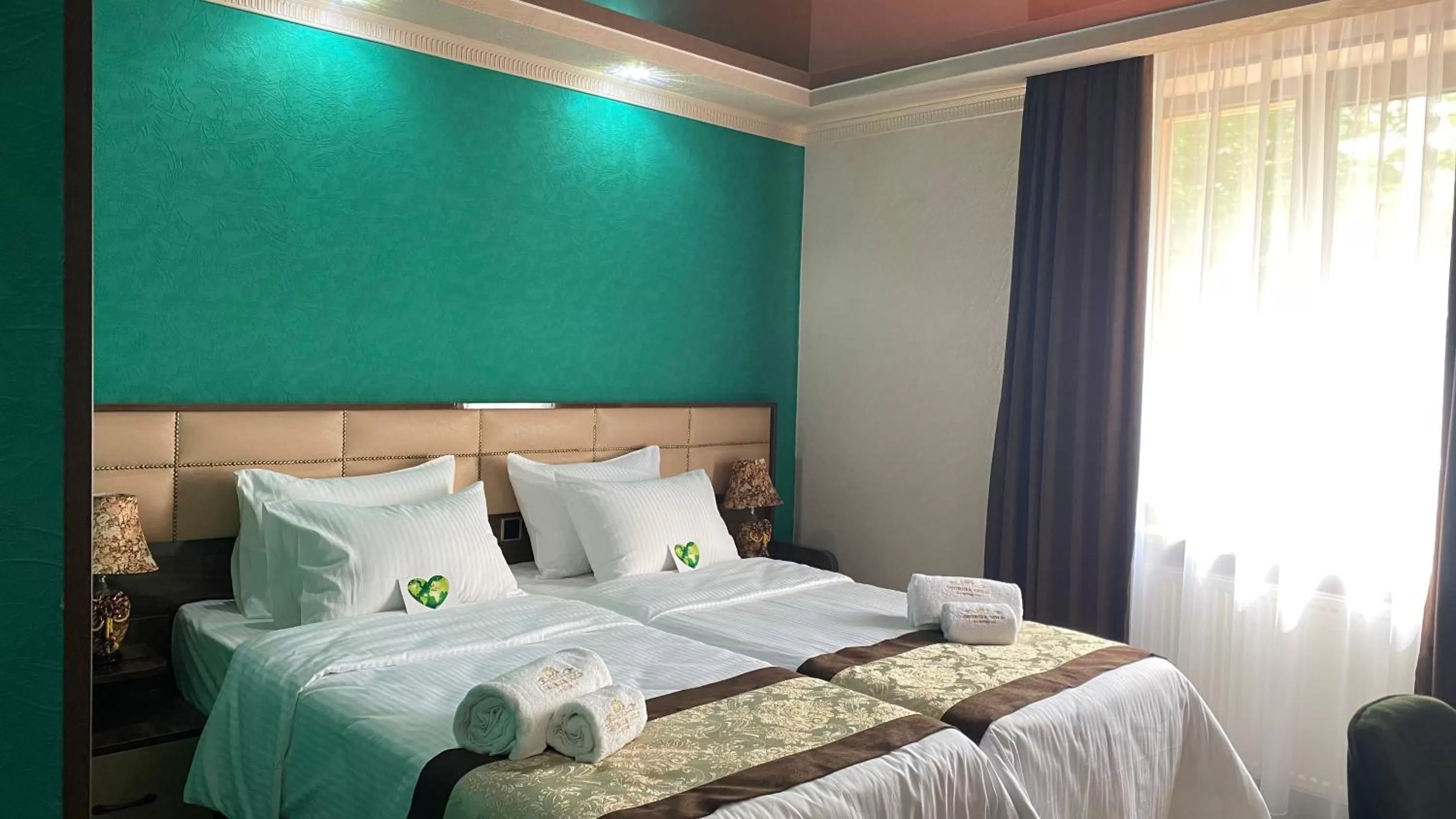 Bed in Georgia Gold