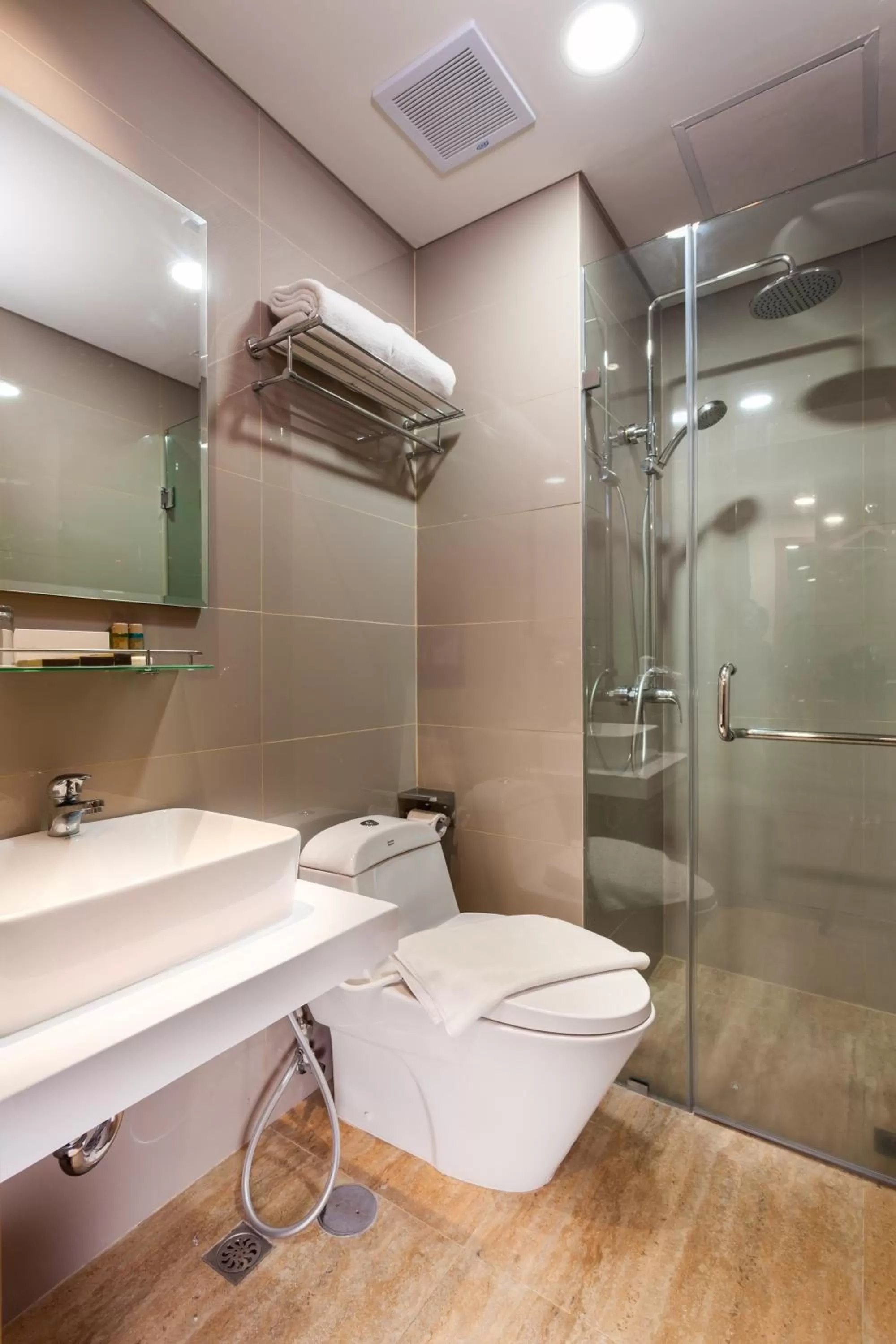 Shower in Sahid Serpong