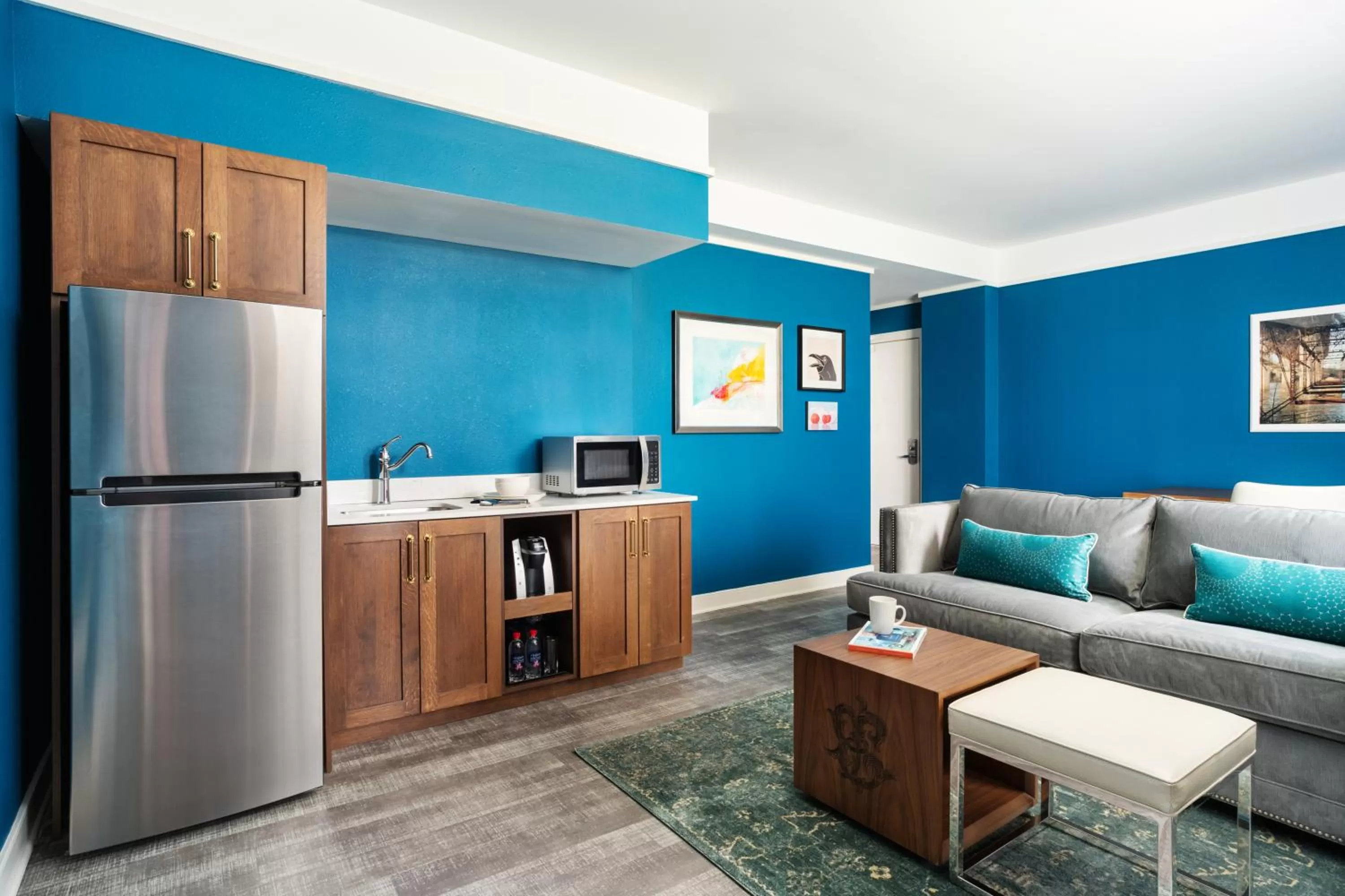 Homey King Suite - Accessible in The Commonwealth