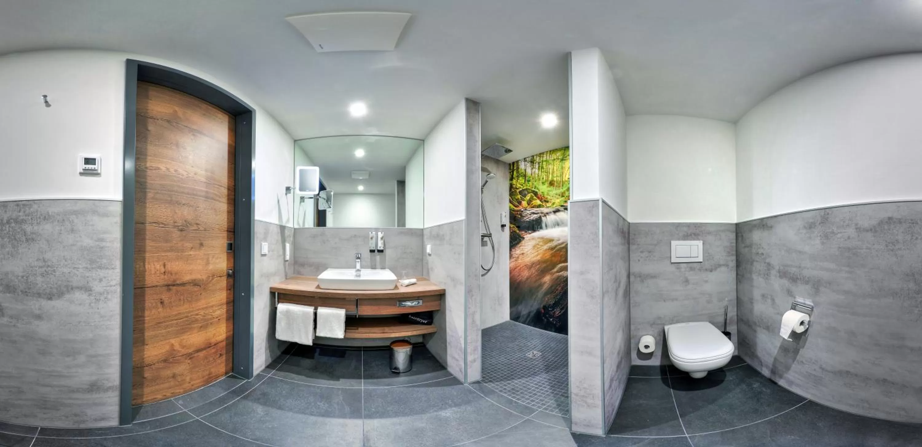 Bathroom in Emils Hotel
