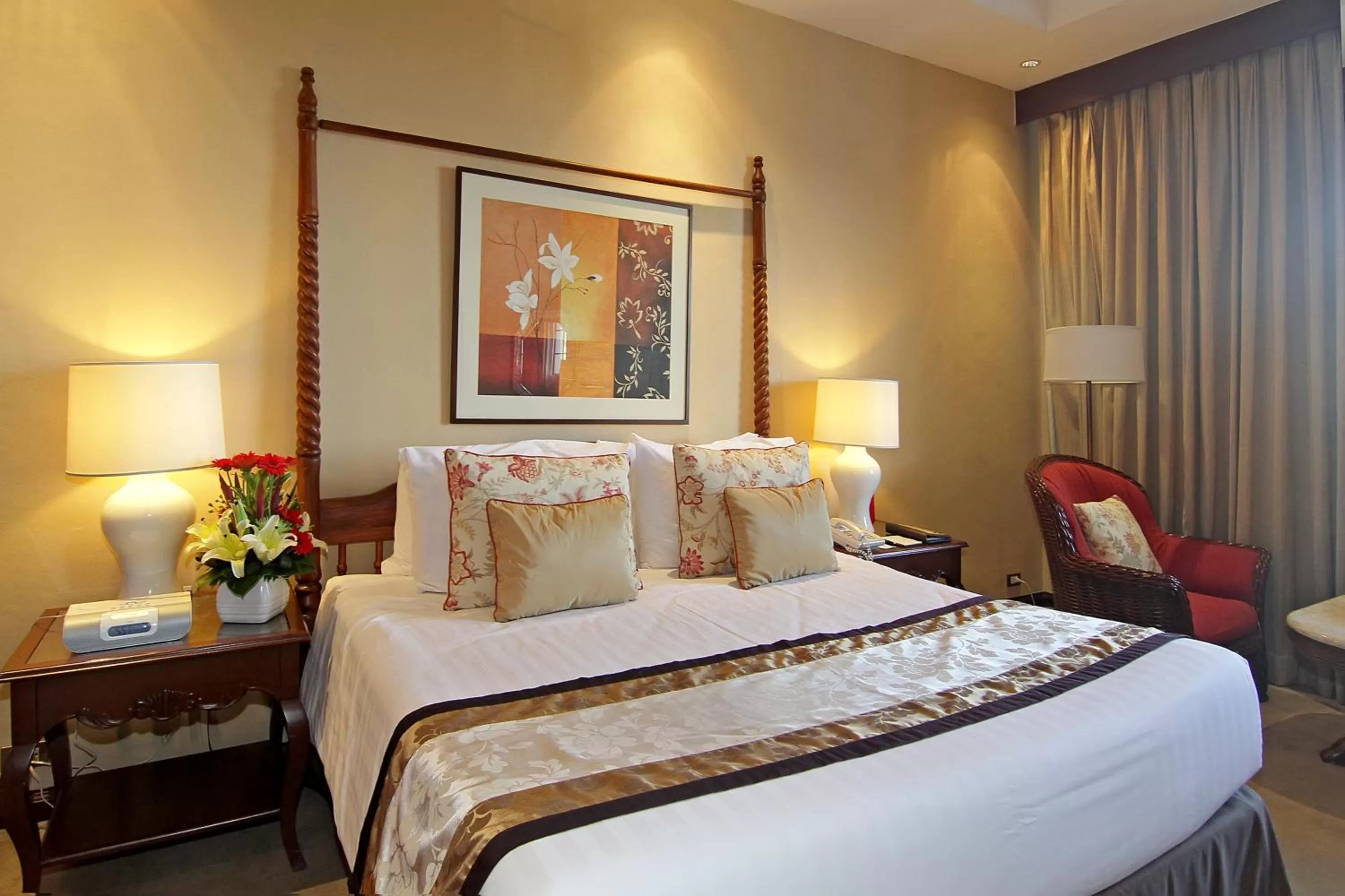 Bedroom, Bed in The Manila Hotel