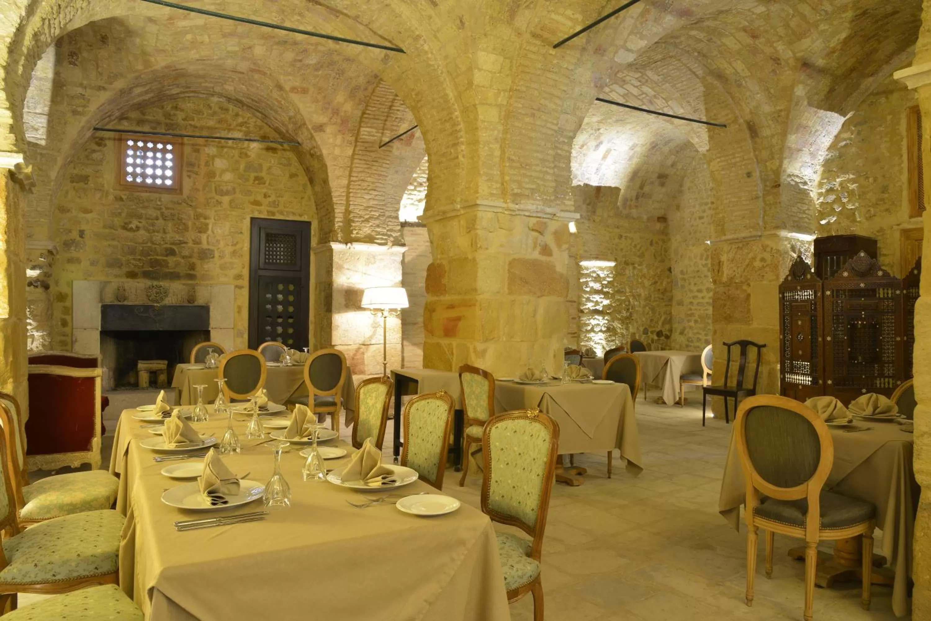 Restaurant/places to eat in Palais Bayram