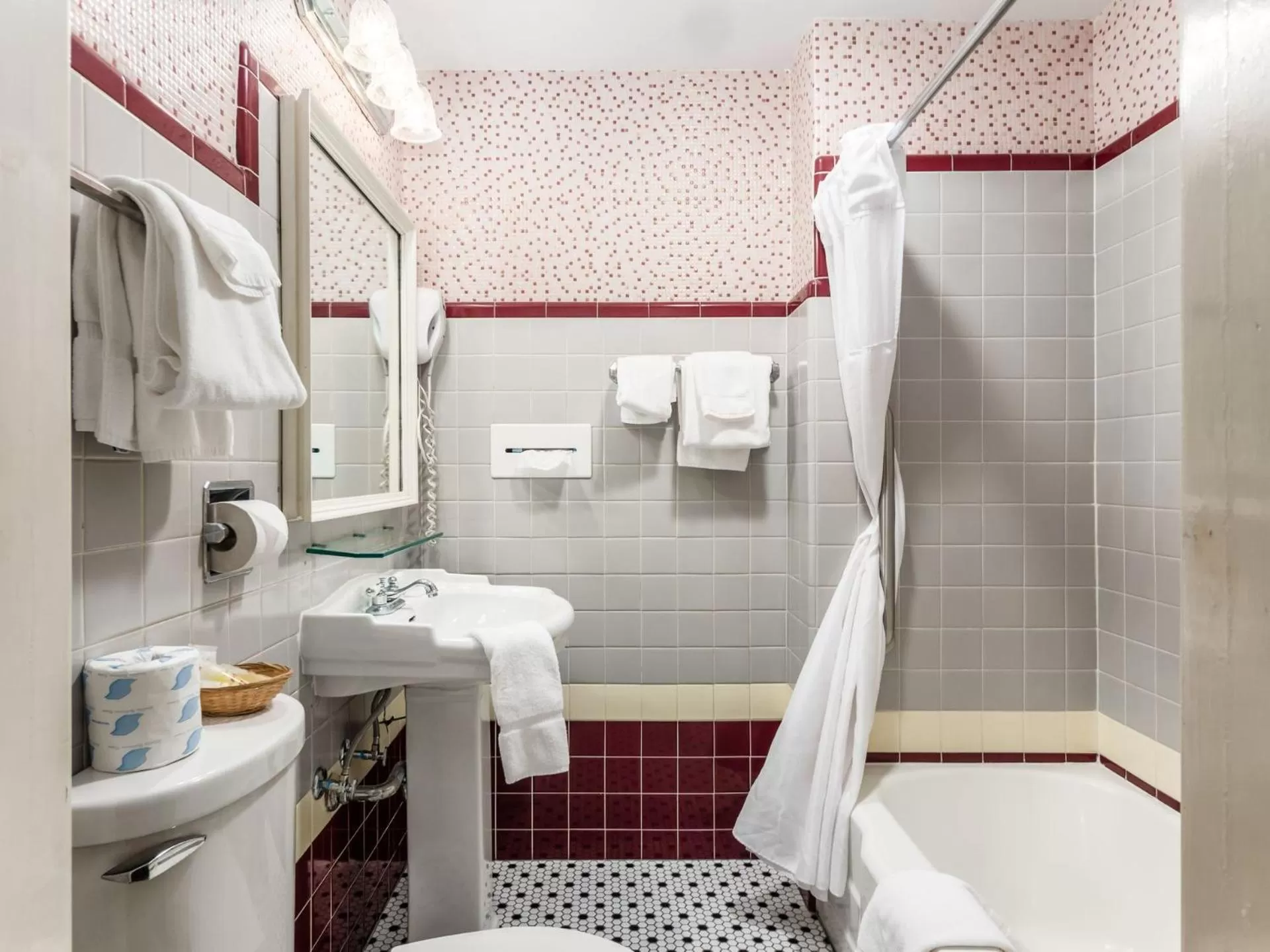 Standard Queen Room in Lafayette Hotel Marietta