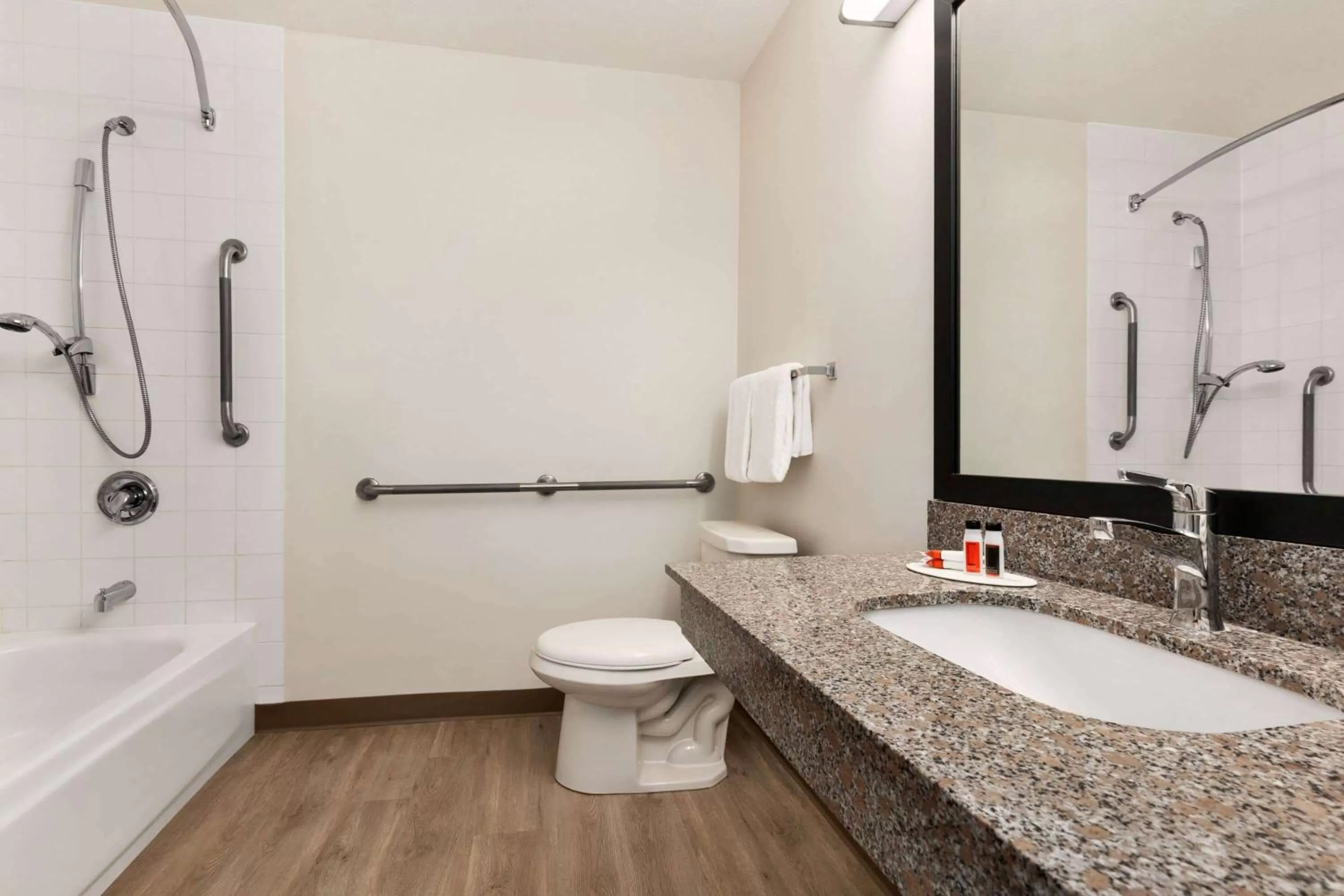 Queen Room with Bath Tub - Mobility Accessible/Non-Smoking in Super 8 by Wyndham Calgary Shawnessy Area