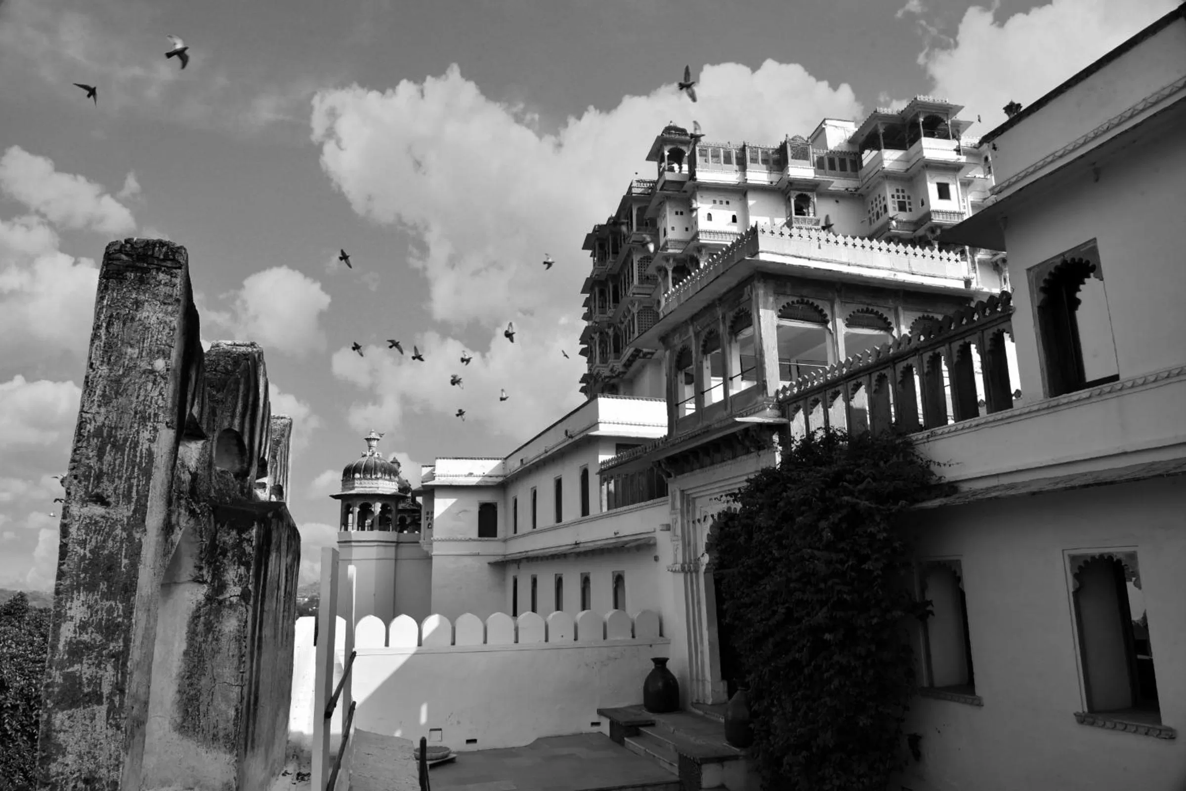 Facade/entrance in RAAS Devigarh