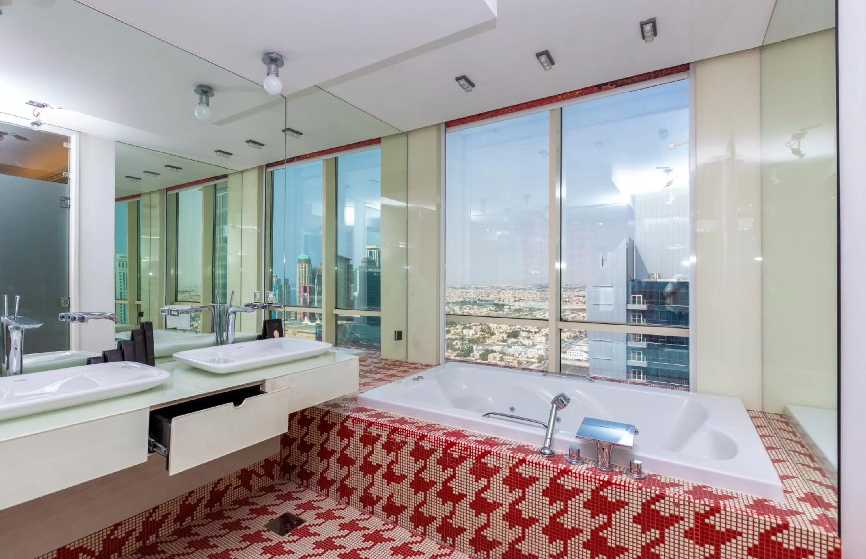 Bath, Bed in Ezdan Hotel West Bay