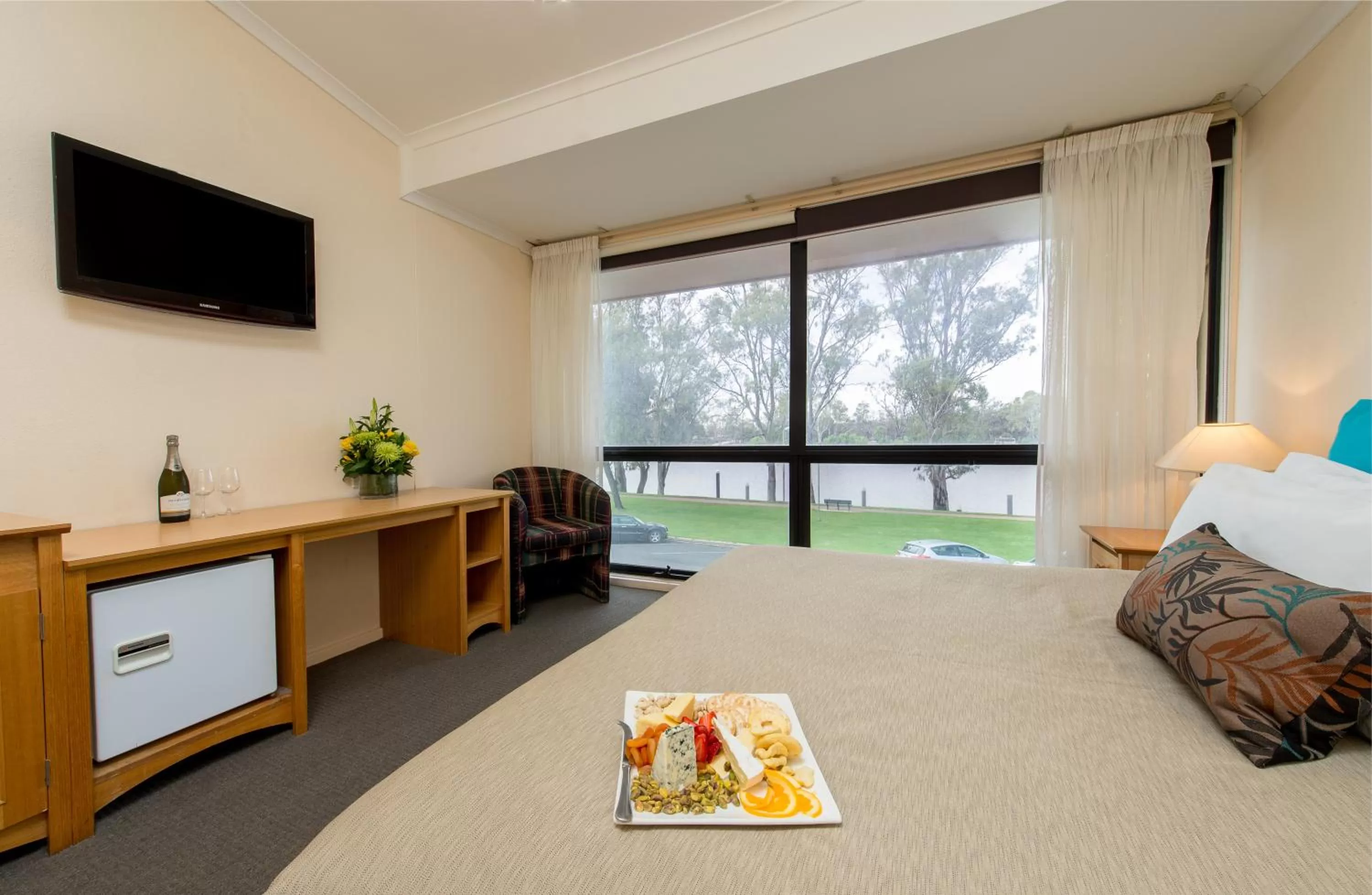 Bedroom, Bed in Berri Hotel