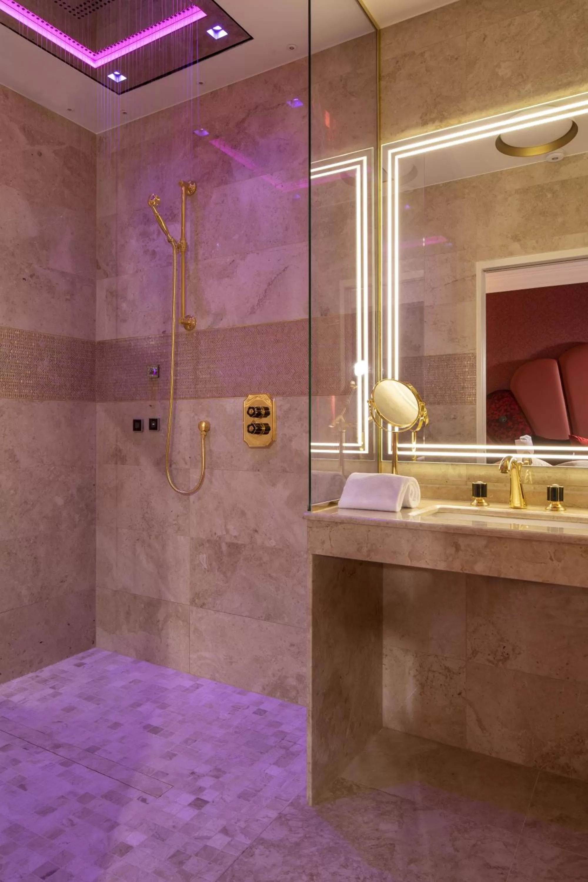 Bathroom in Paris j'Adore Hotel & Spa