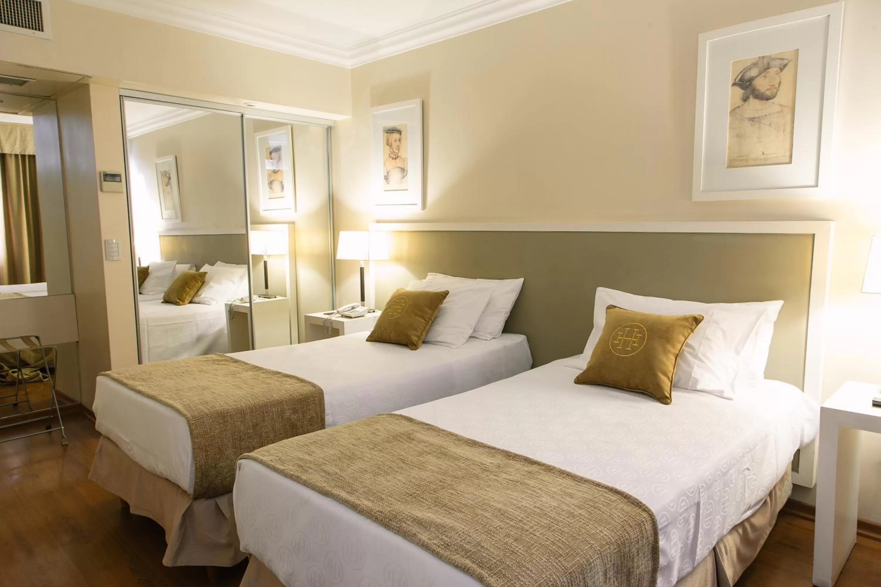 Classic Twin Room in Huentala Hotel