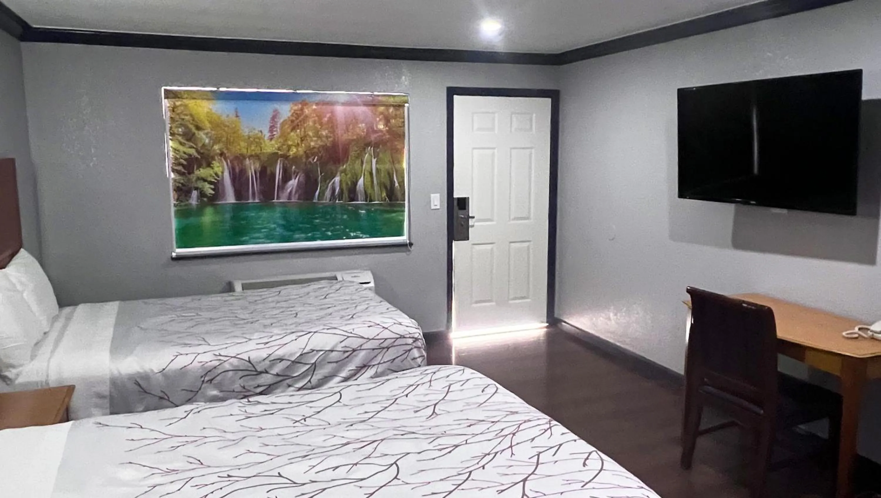 Quadruple Room with Bathroom in Anchorage Inn Lakeport