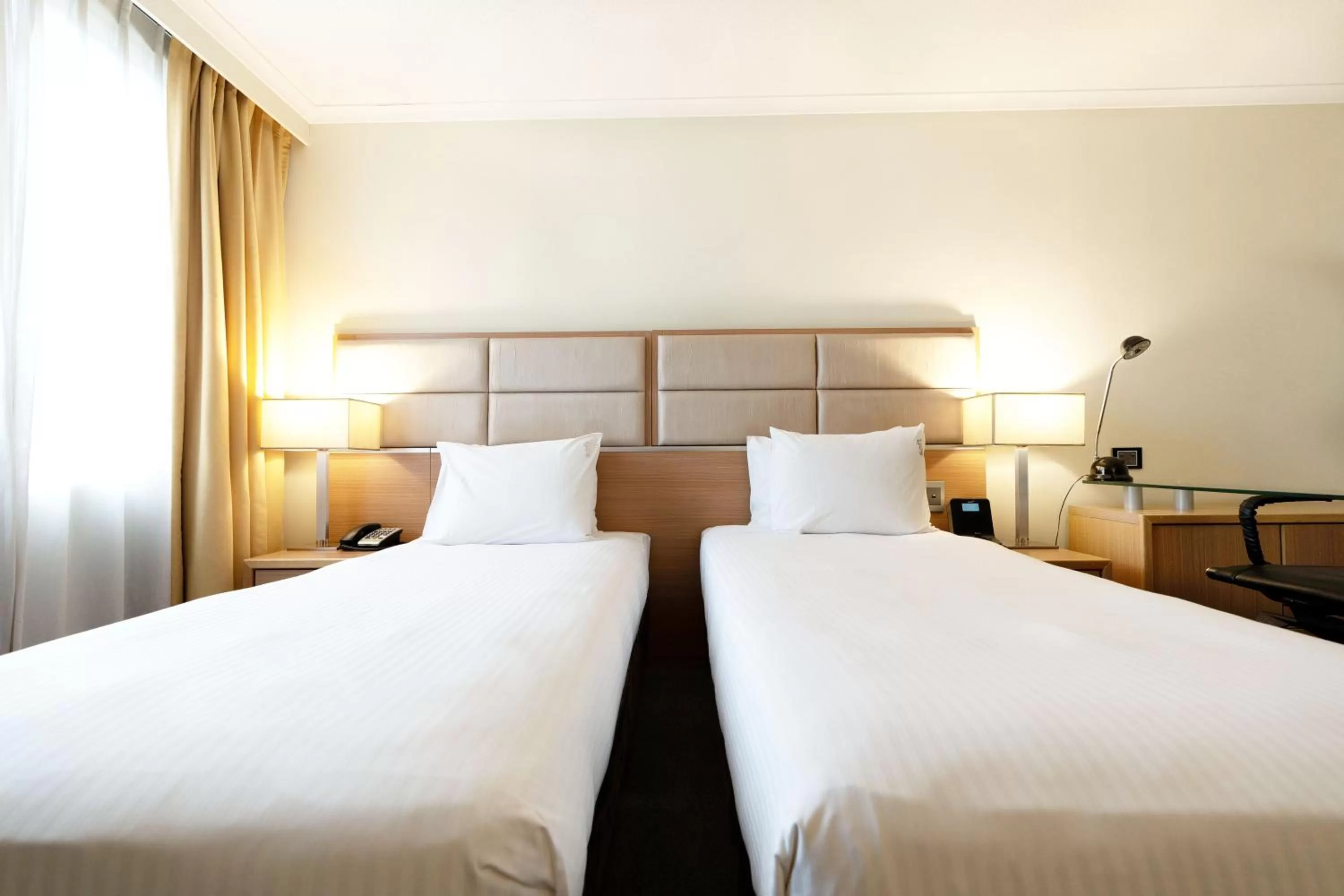 Standard Twin Room in Holiday Inn Parramatta by IHG