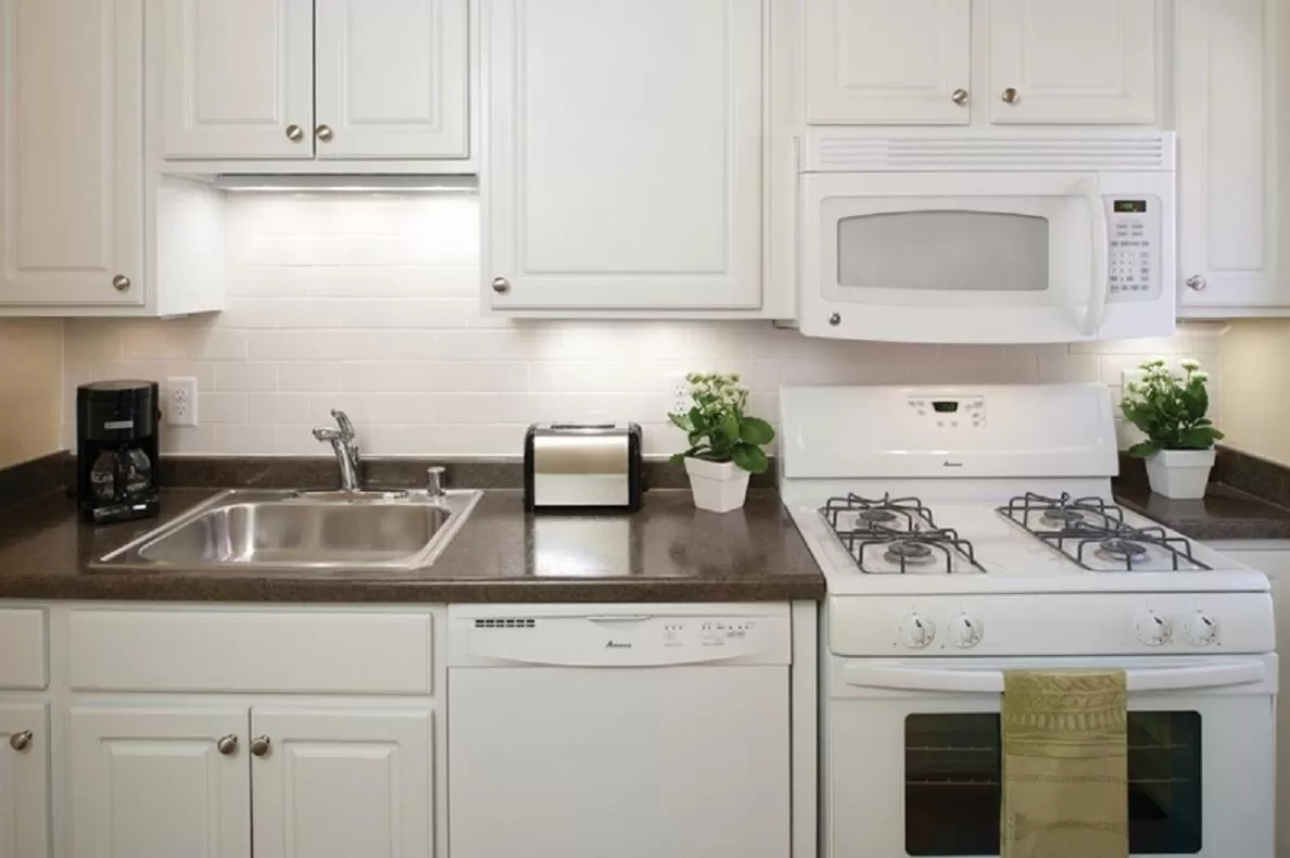 Deluxe Queen Suite in The Plaza Hotel - Milwaukee