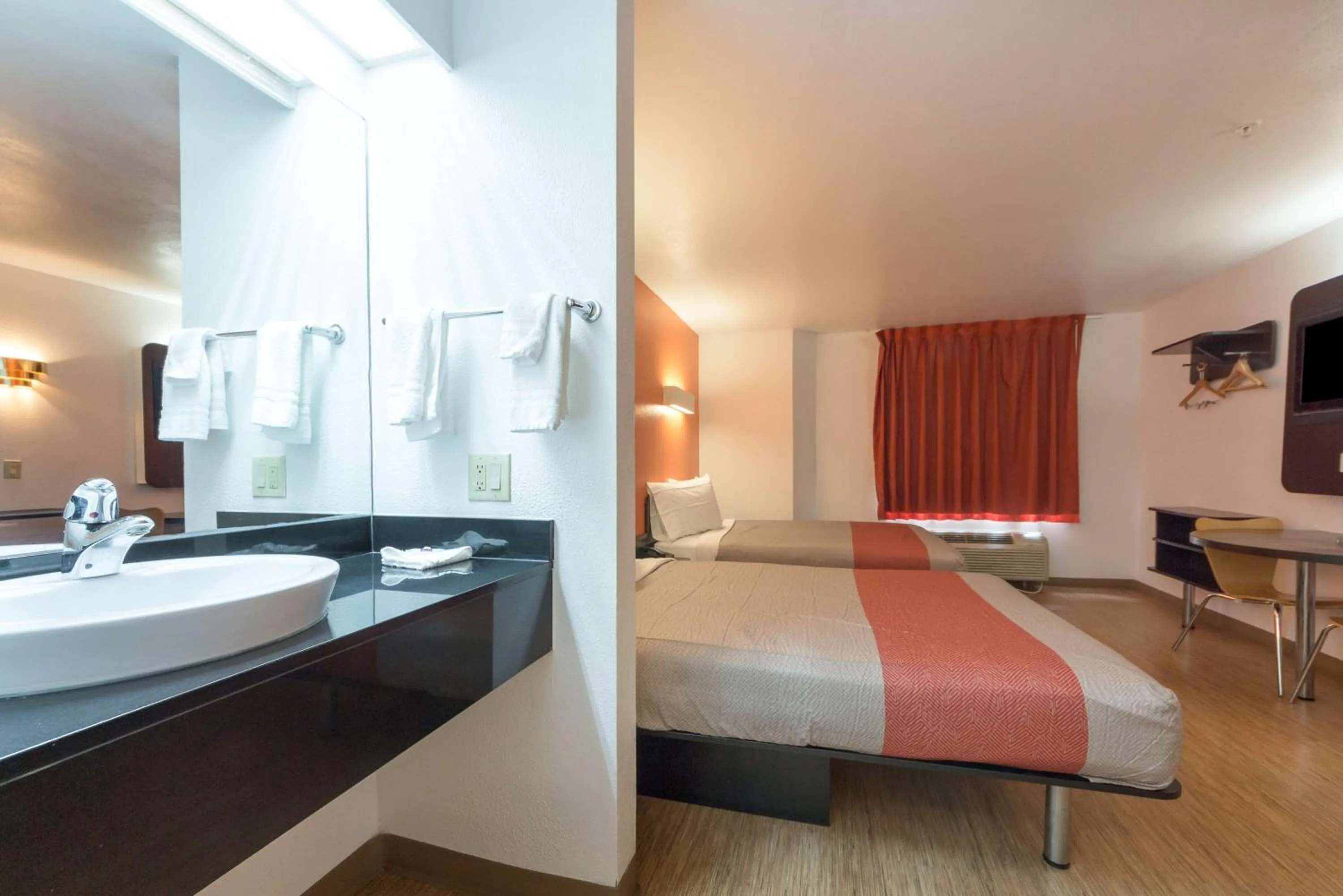 Quadruple Room - single occupancy - Smoking in Motel 6-Dallas, TX - Northeast