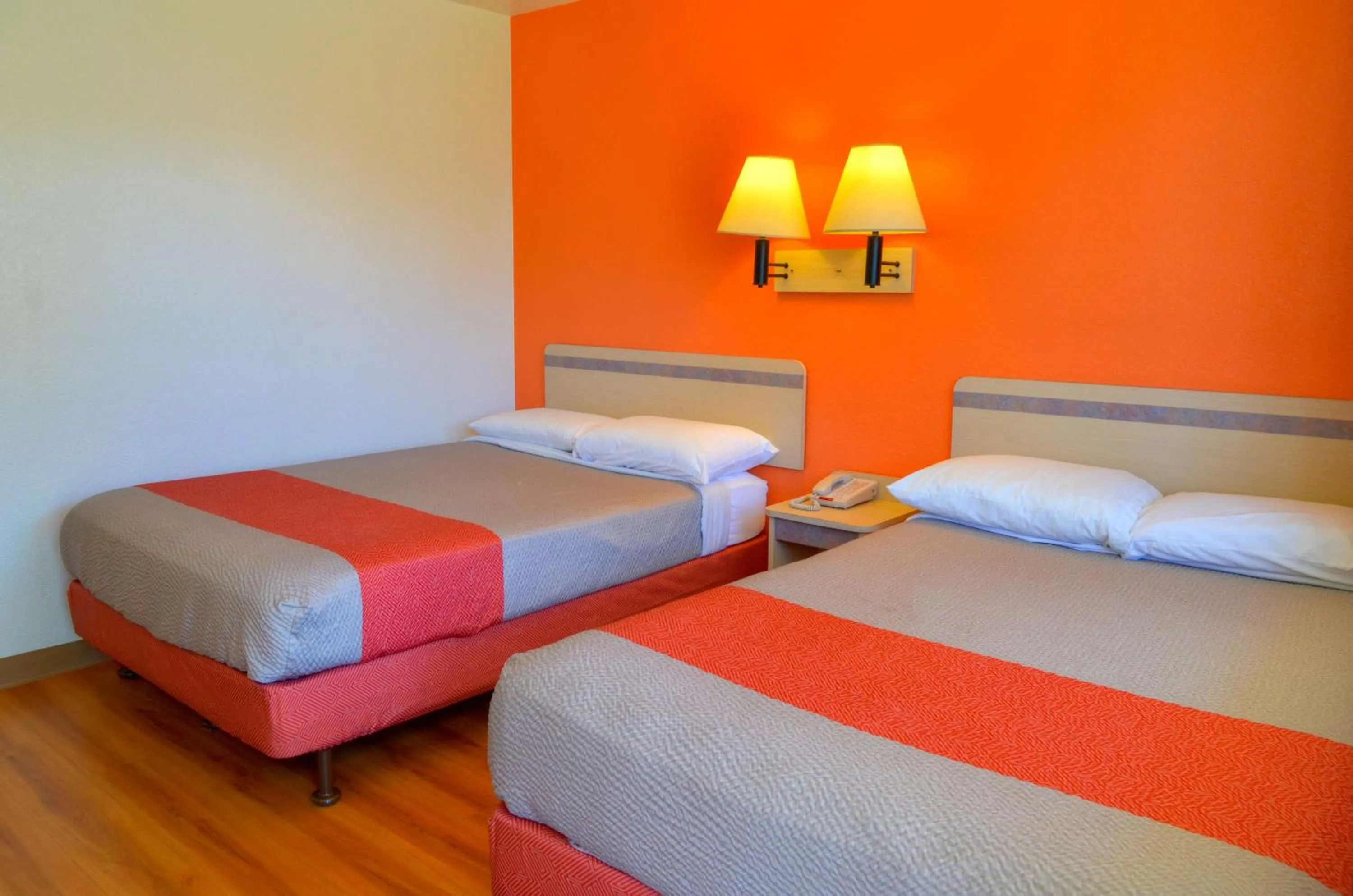 Deluxe Quadruple Room - Non-Smoking in Motel 6-Santa Nella, CA - Los Banos - Interstate 5