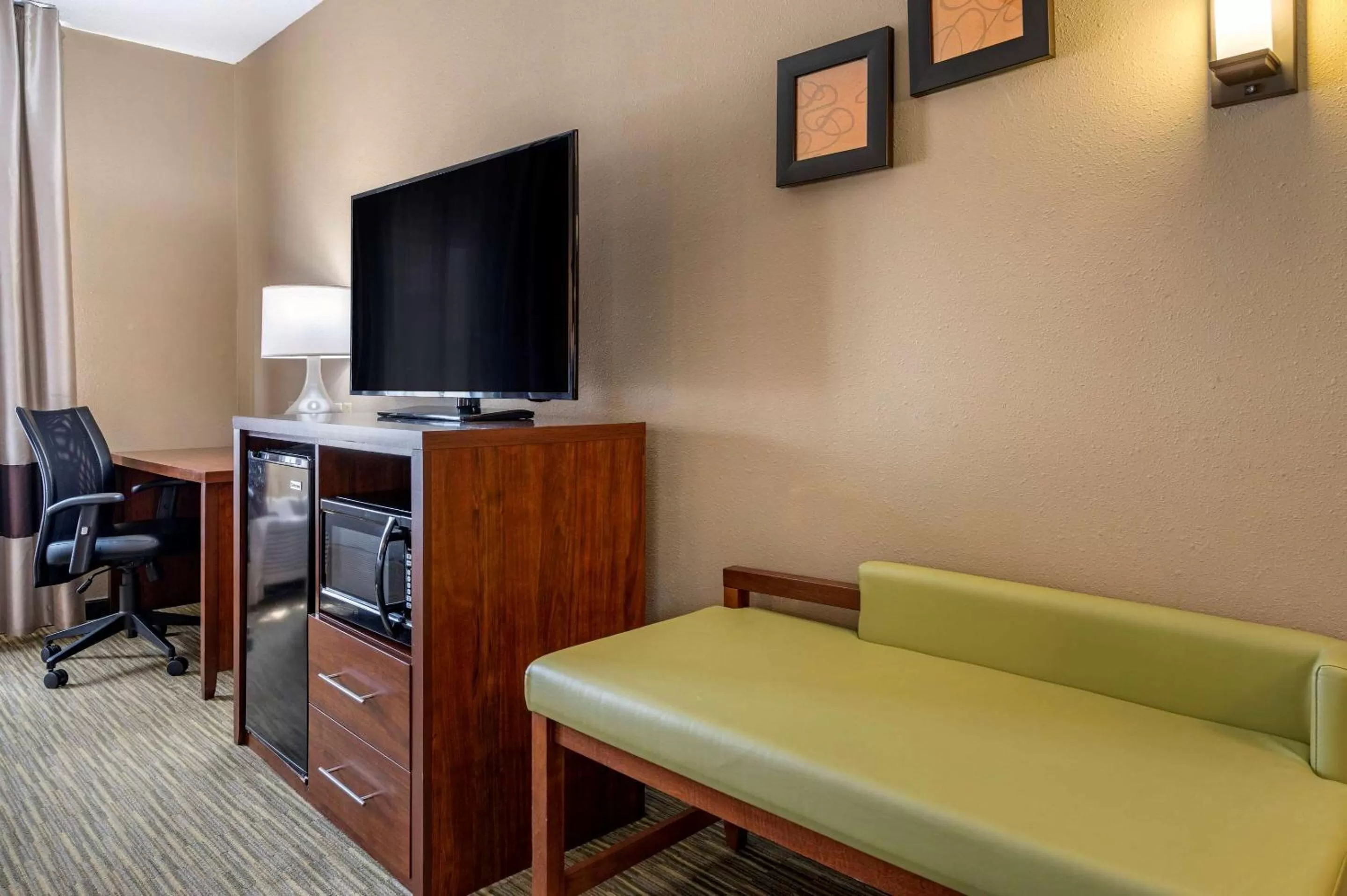 King Suite - Accessible/Non-Smoking in Comfort Suites Elkhart North