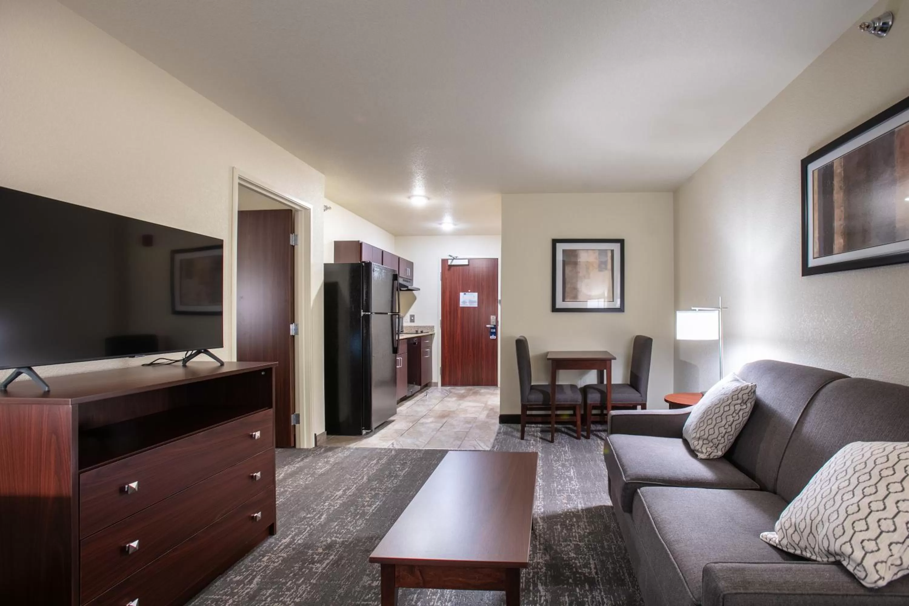 One-Bedroom Suite in Cobblestone Inn & Suites - Pine Bluffs