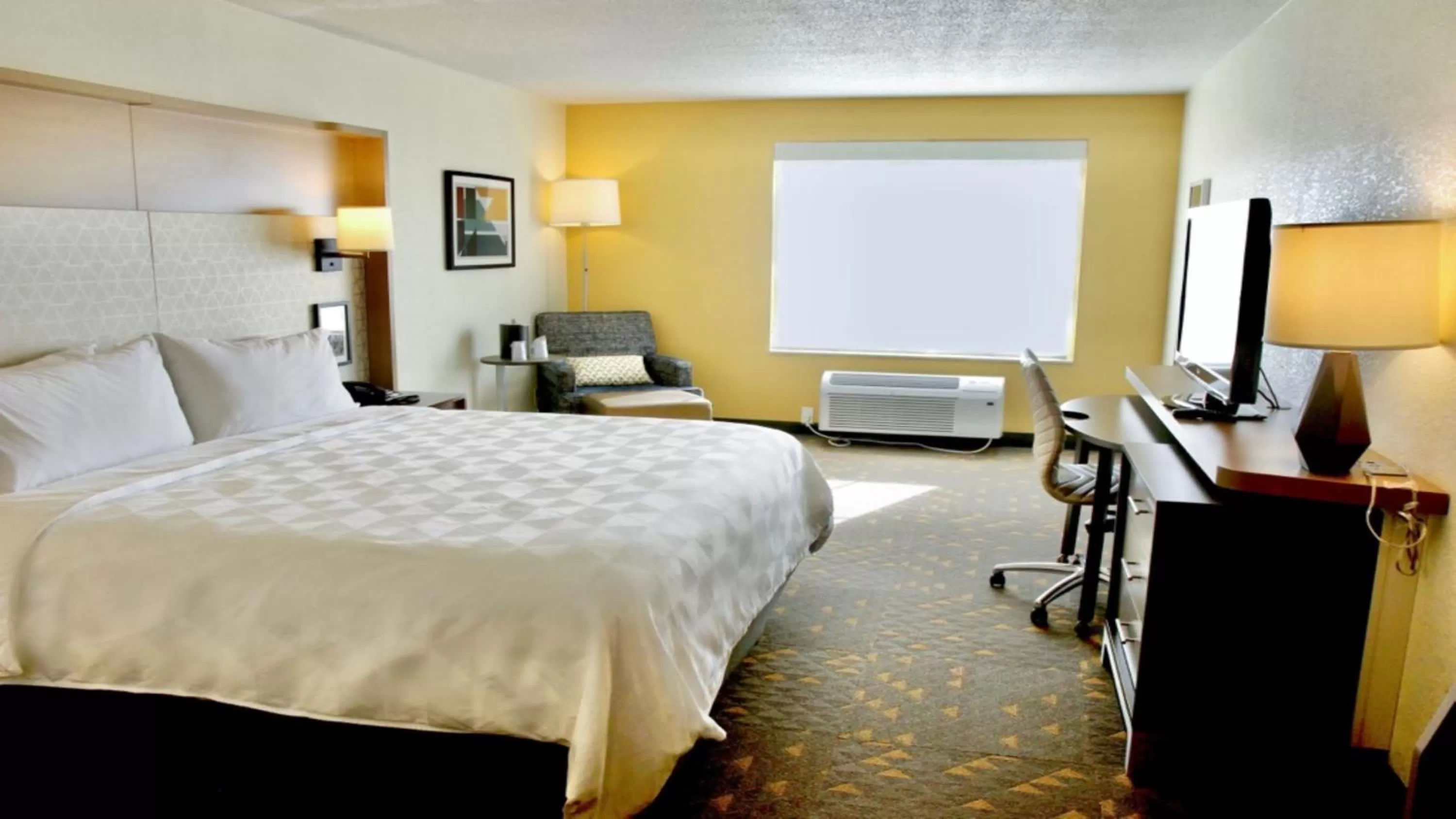 King Room in Holiday Inn Hotel & Suites Overland Park-Convention Center by IHG