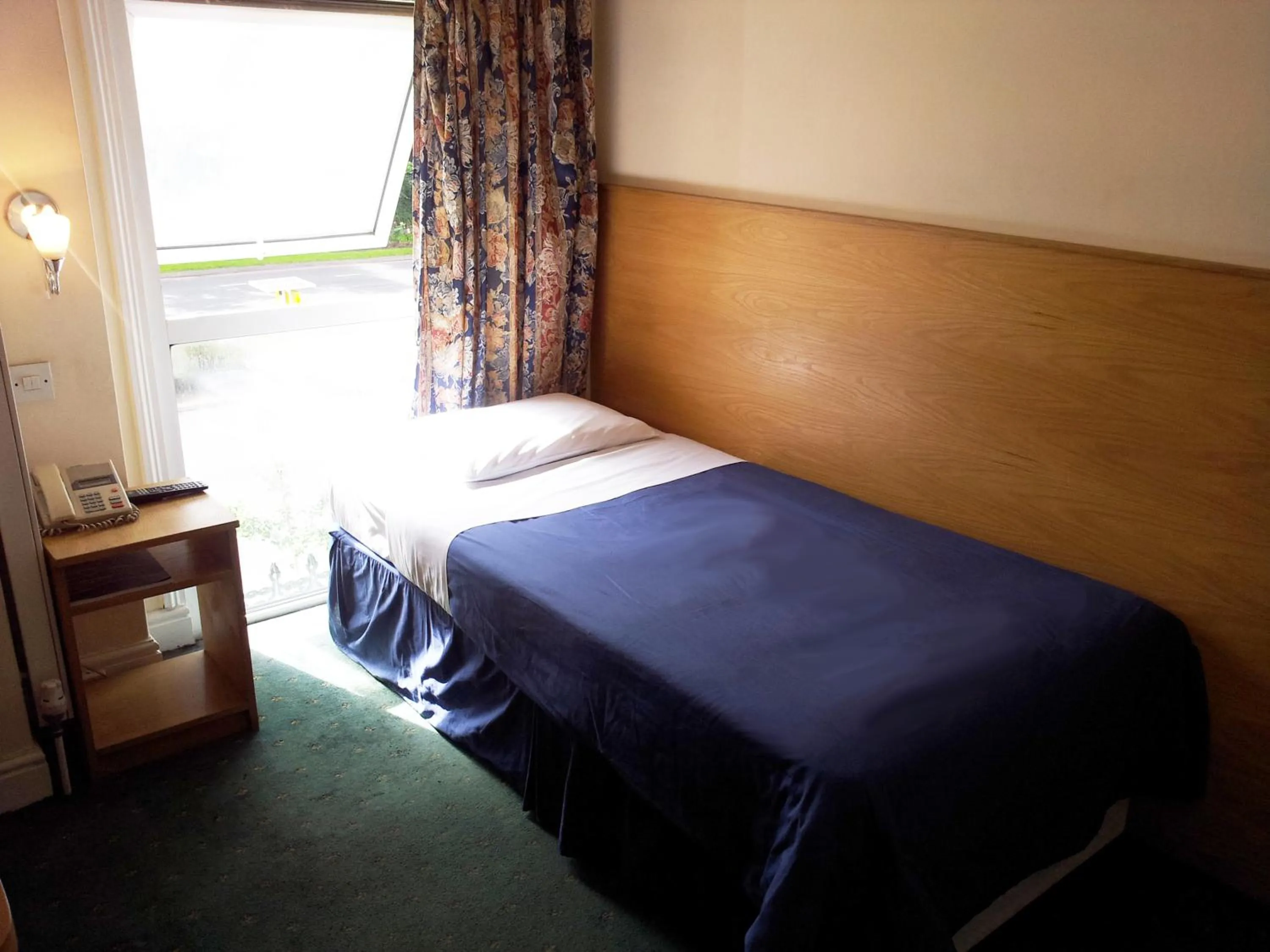 Single Room in West Cromwell Hotel