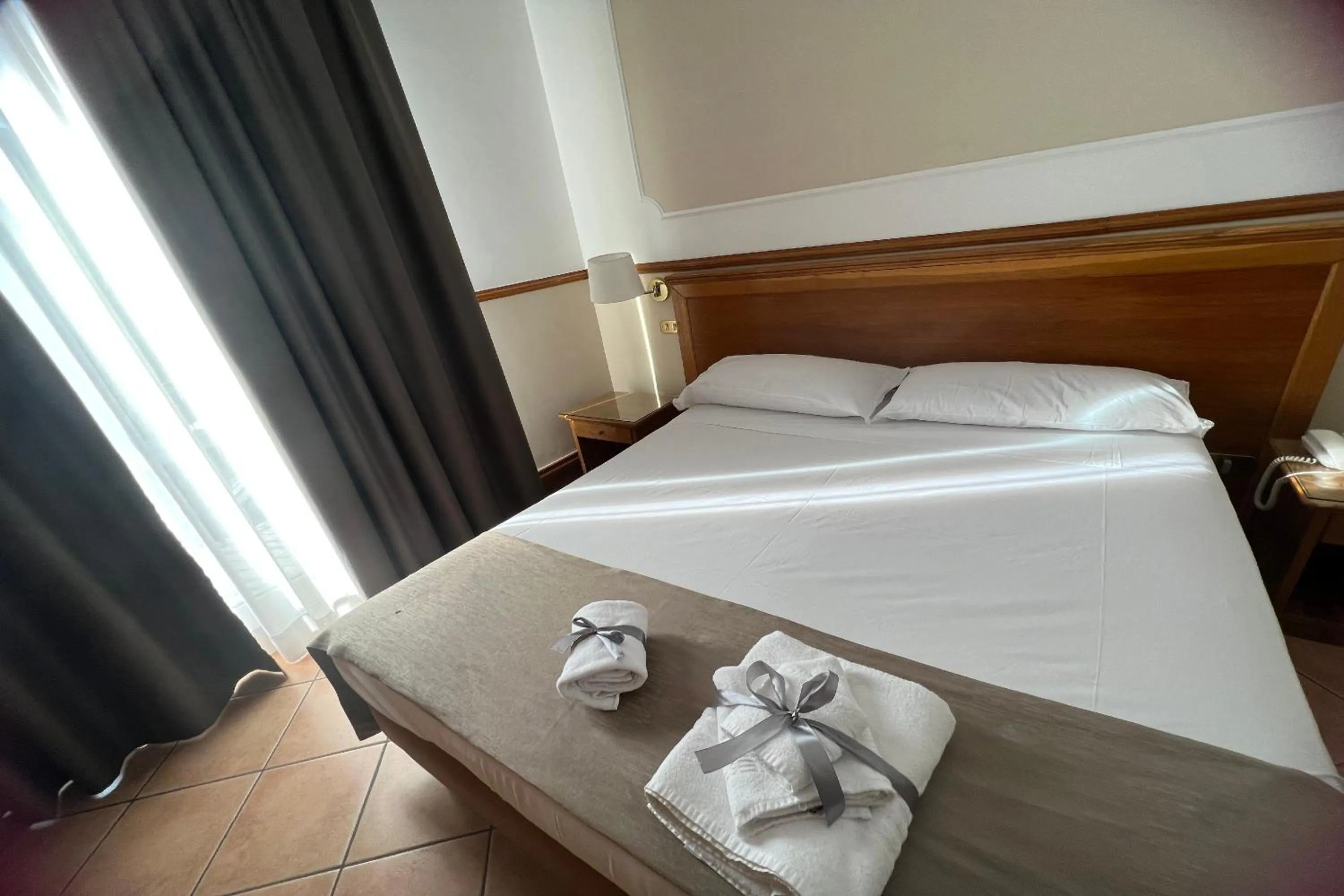 Superior Double Room in Hotel Leopardi