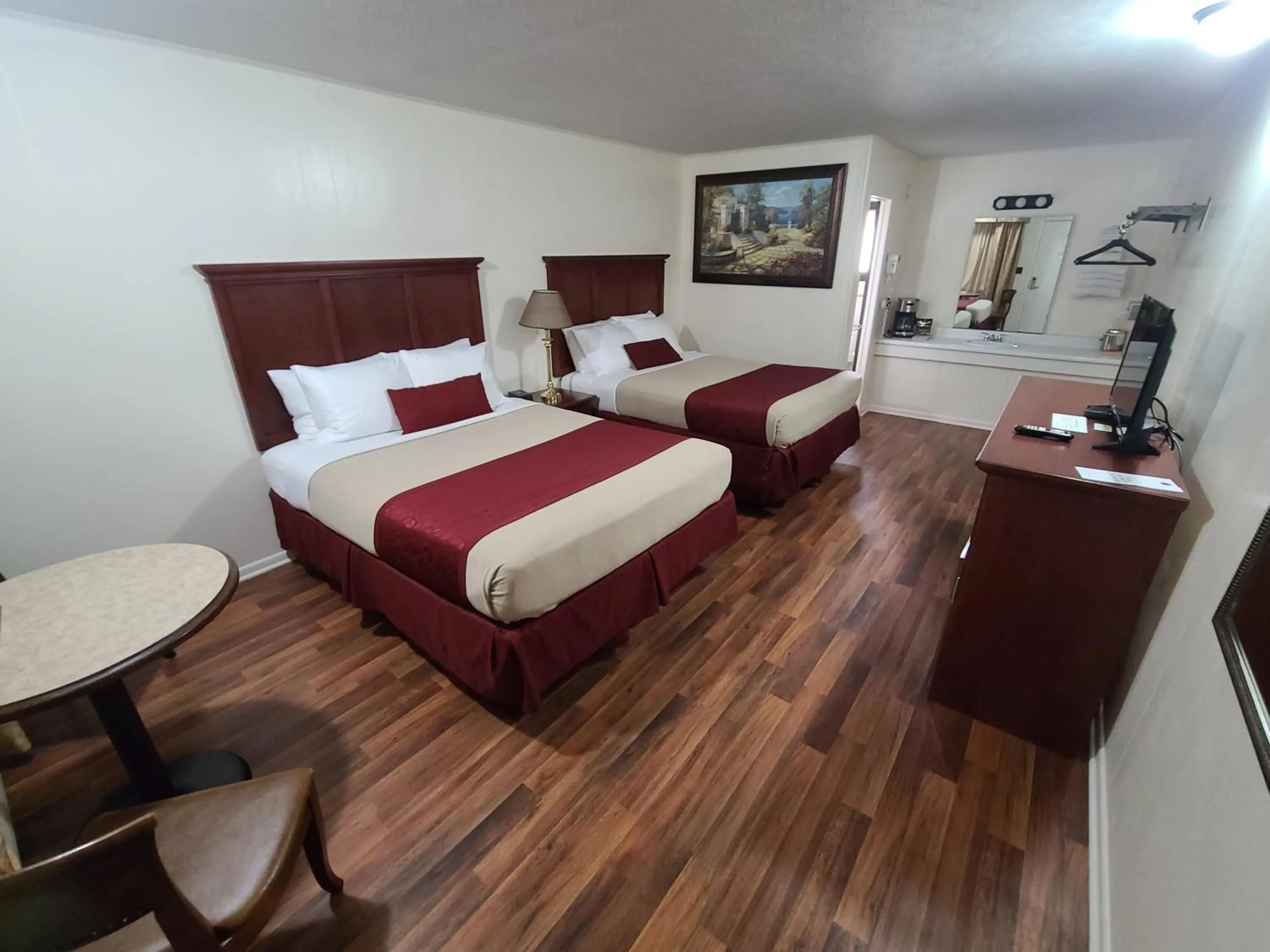Deluxe Queen Room with Two Queen Beds in Homestead Motel