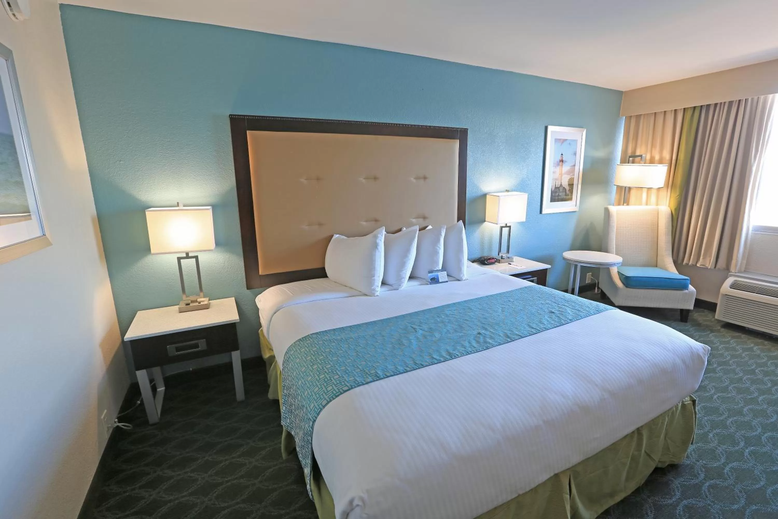 King Room with Lake View in Wyndham Garden Kenosha Harborside