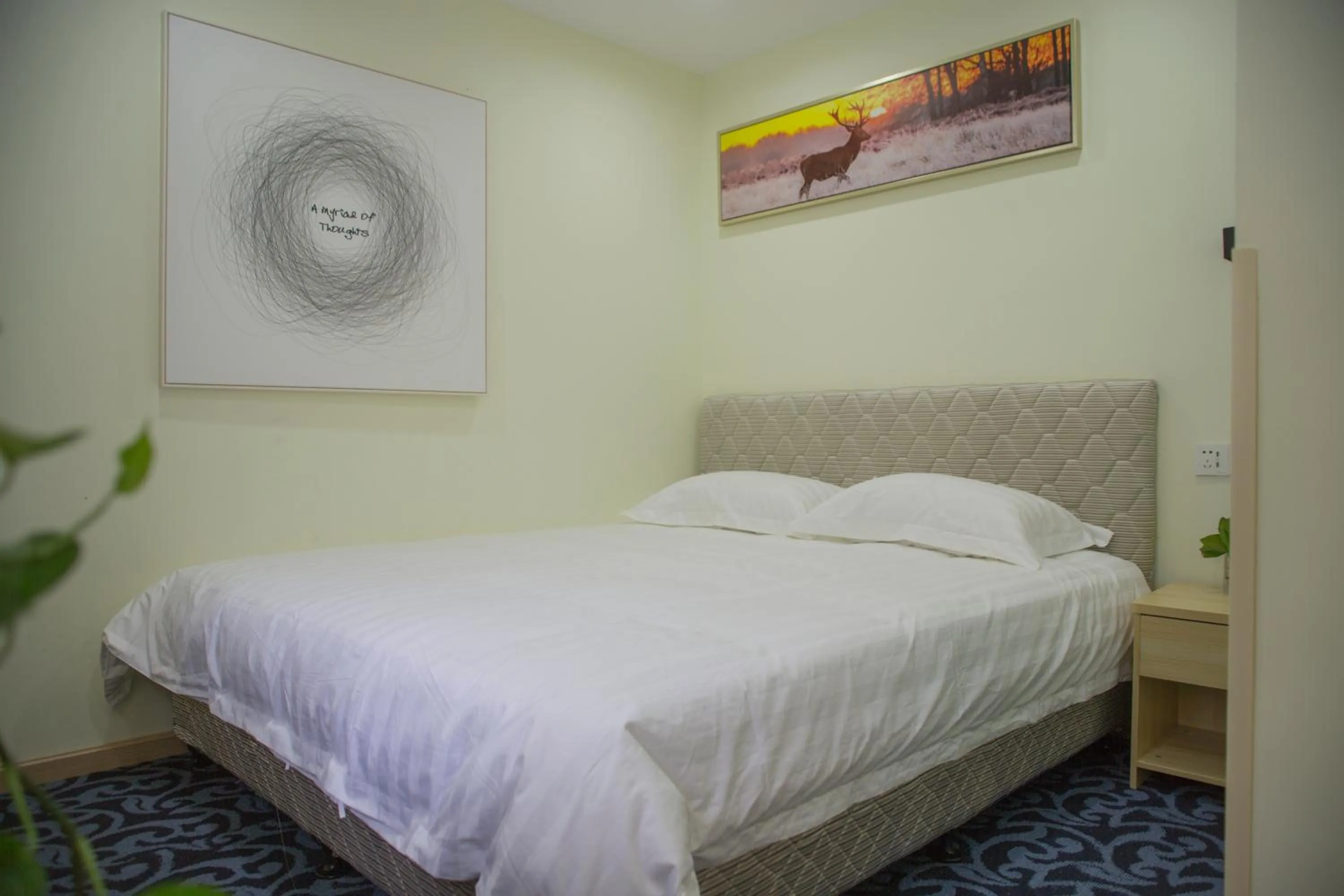 Deluxe Double Room with Shower in Hangzhou Memory Travel International Hotel-Edge Westlake