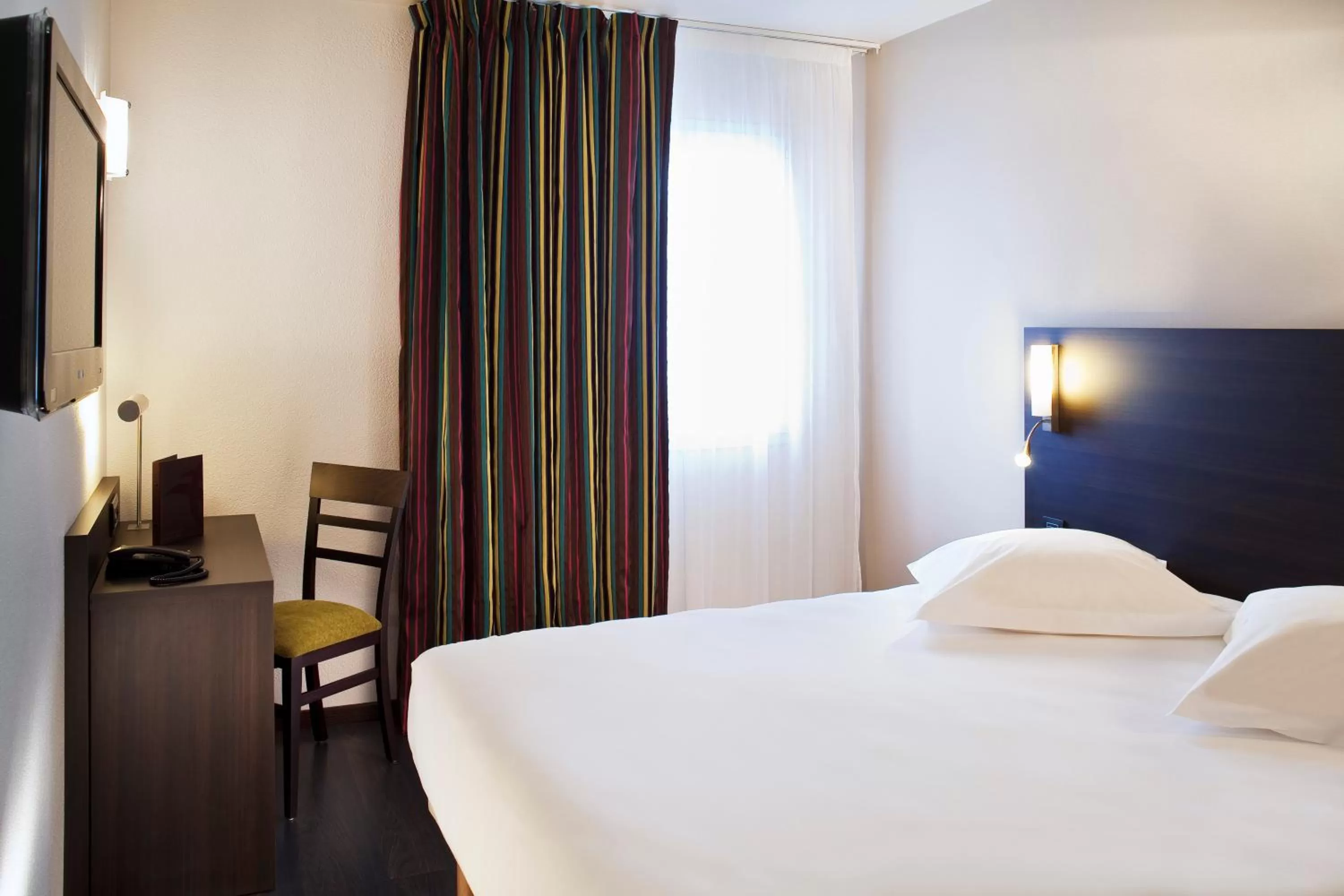 Comfort Double Room in Escale Oceania Vannes Centre