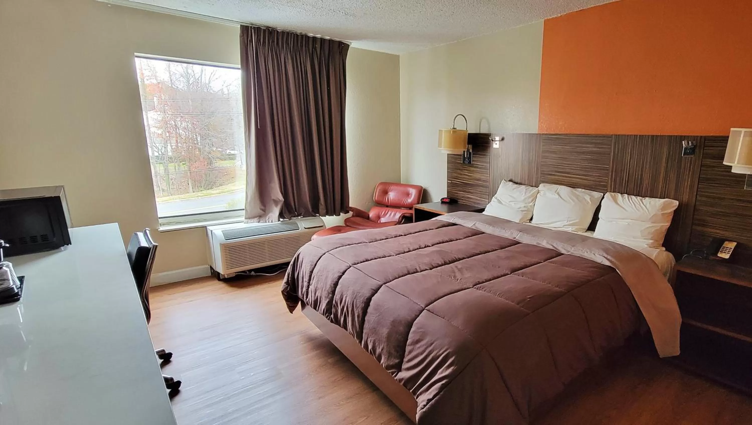 Deluxe Handicap King Room in Studios & Suites 4 Less Charlotte