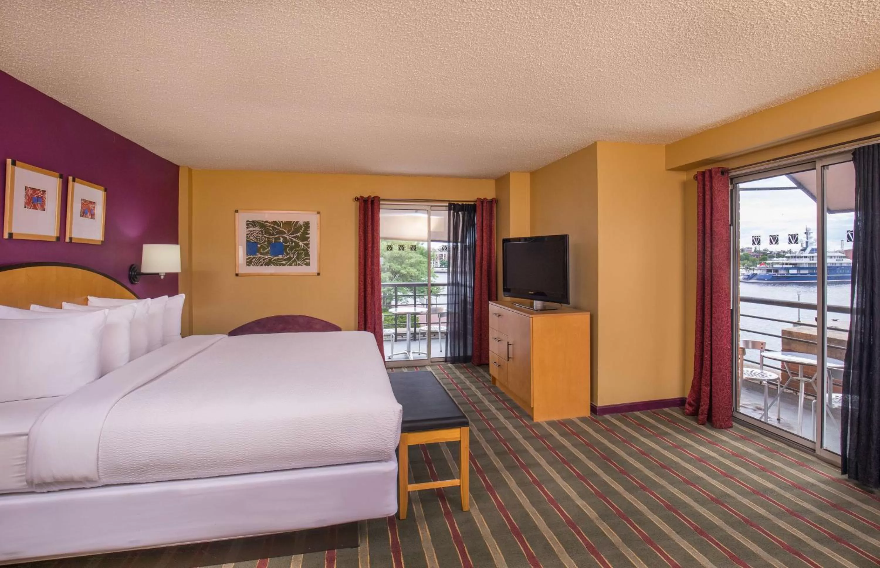 Standard King Room in Pier 5 Hotel Baltimore