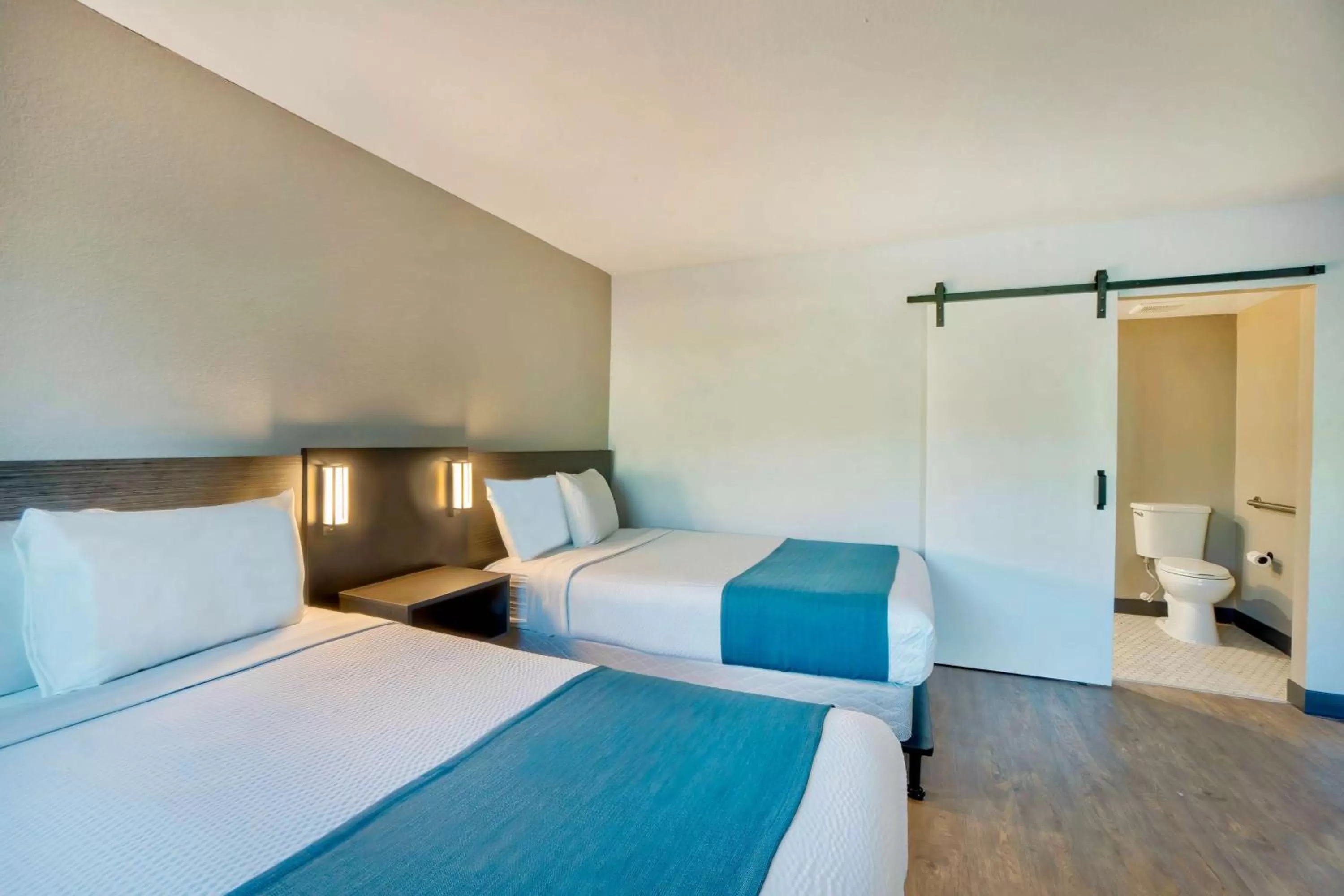 Quadruple Room - Non-Smoking in Motel 6-Fort Lauderdale, FL