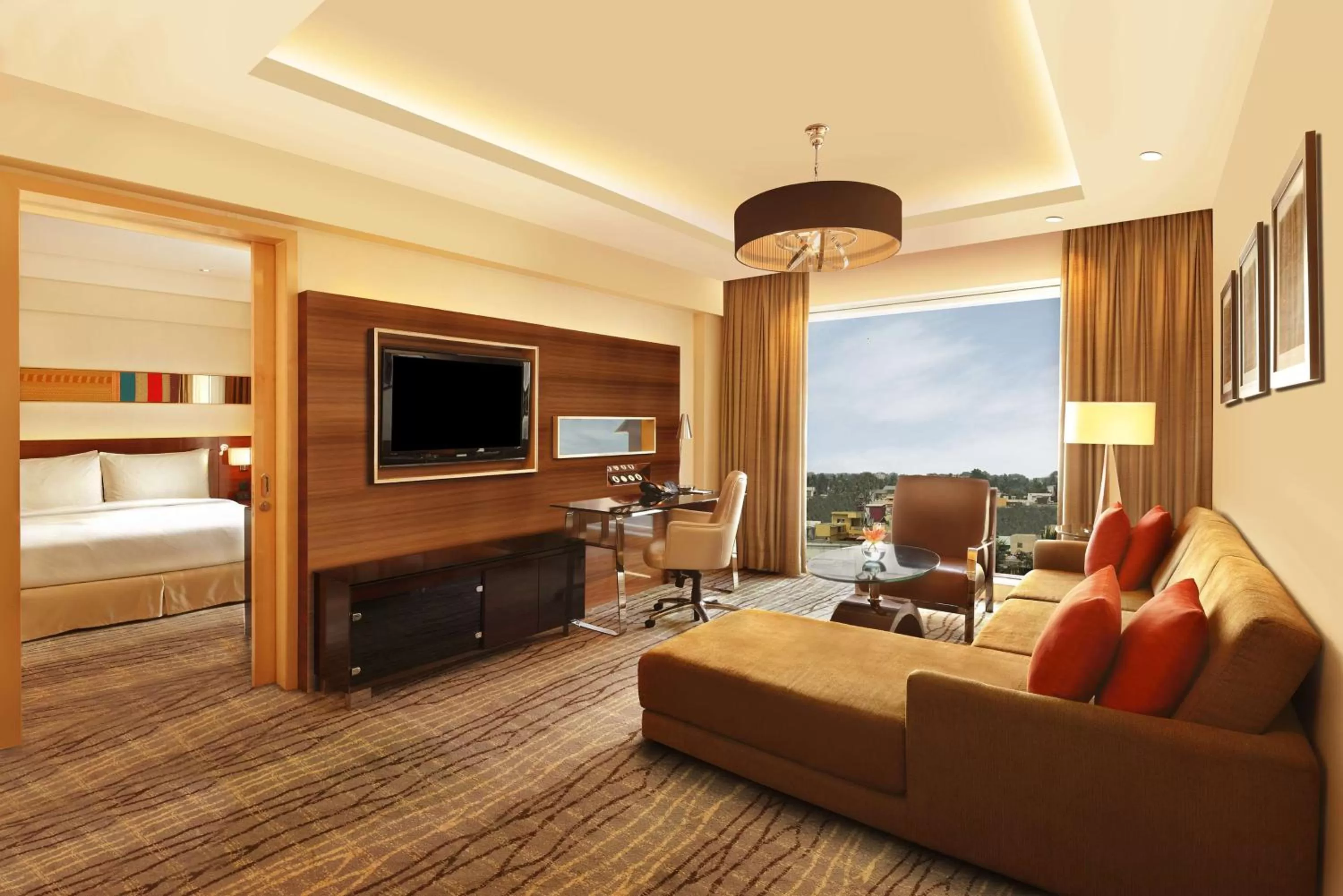 Deluxe King Suite - Lounge Access in Hilton Chennai