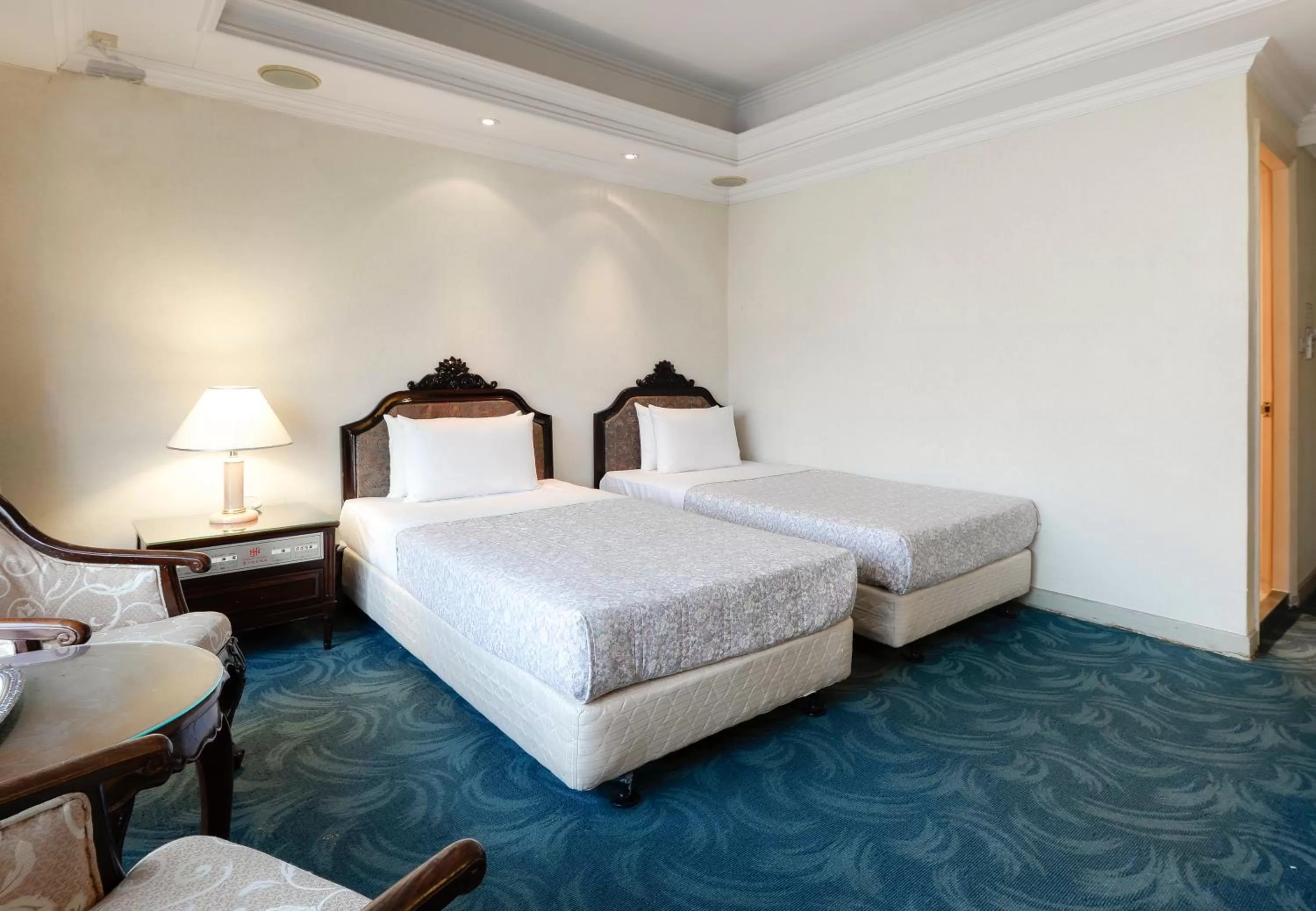 Standard Twin Room in Forbes Hotel