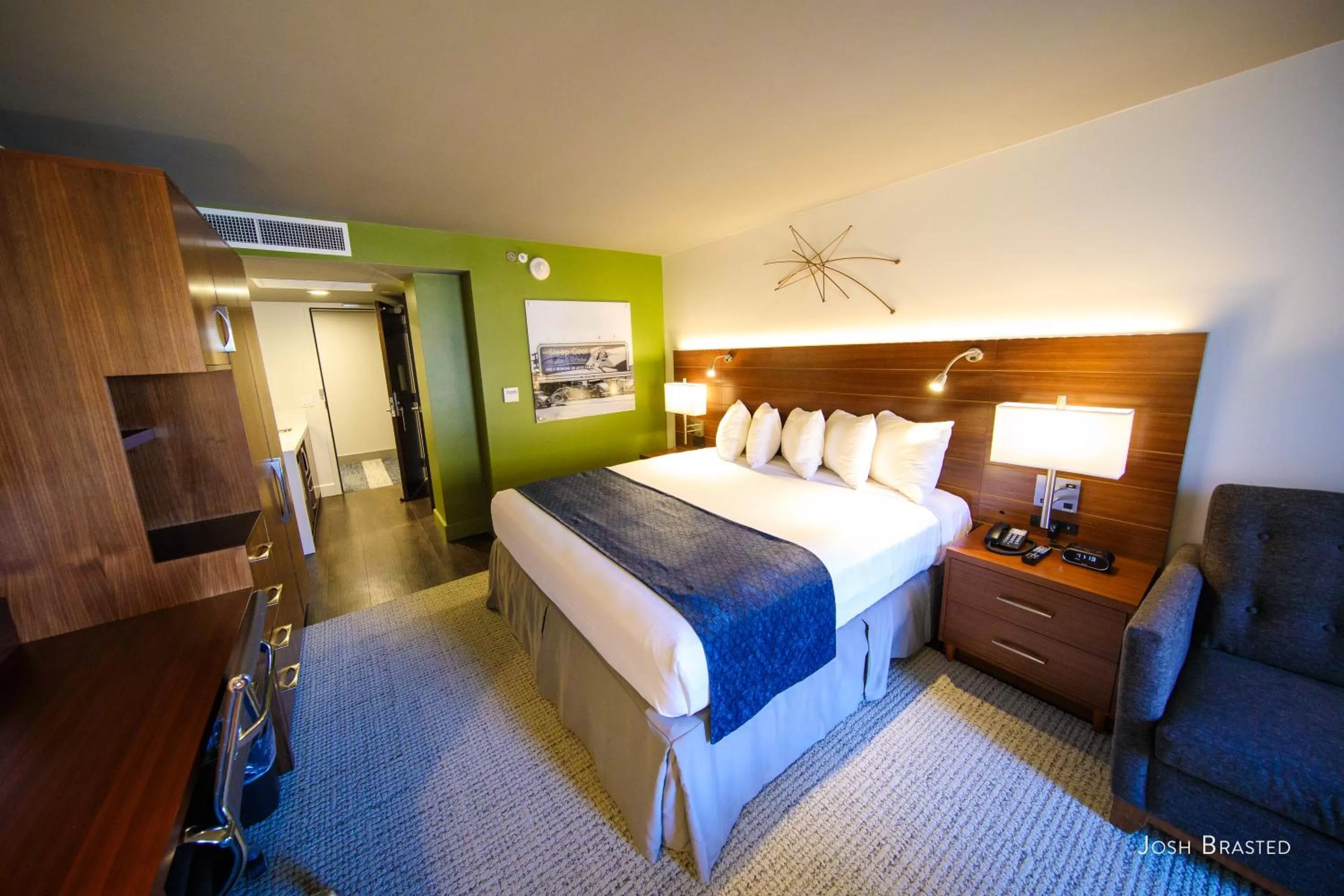 King Room with Balcony in Alder Hotel Uptown New Orleans