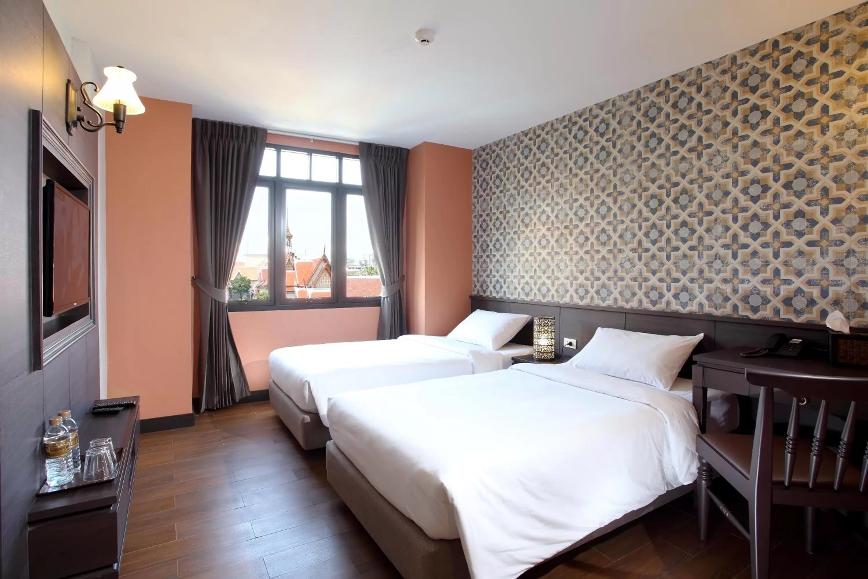 Premier Twin Room in Rambuttri Village Plaza