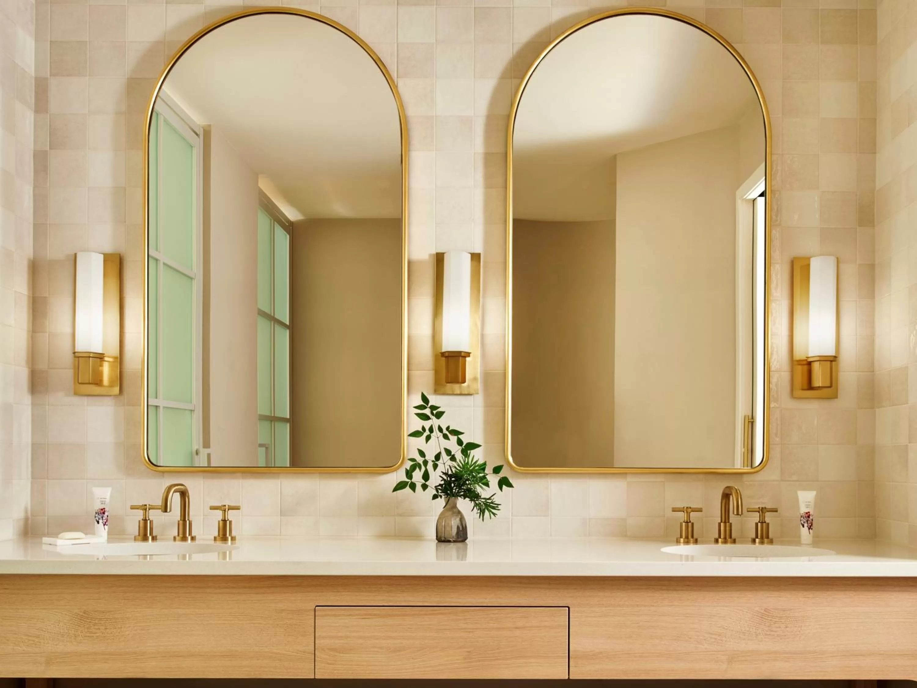 Deluxe King Suite - Disability Access in Virgin Hotels Dallas