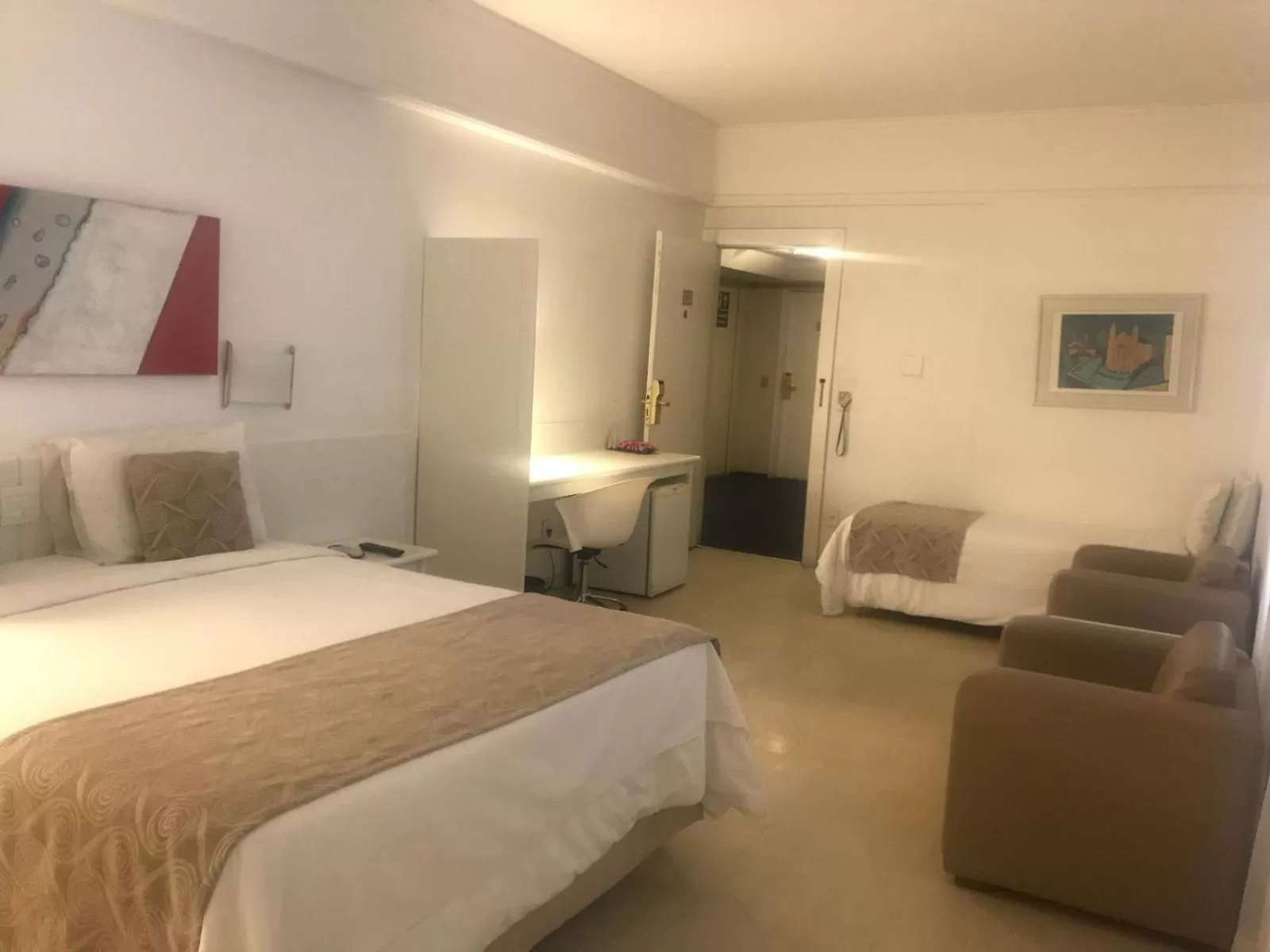 Superior Triple Room in Boulevard Plaza