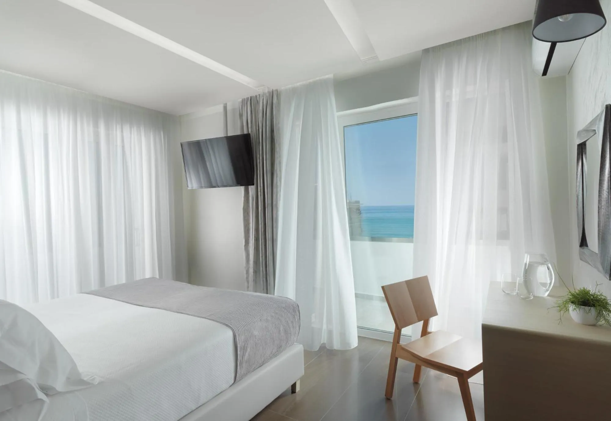 Deluxe Suite with Partial Sea View in Melrose Rethymno by Mage Hotels
