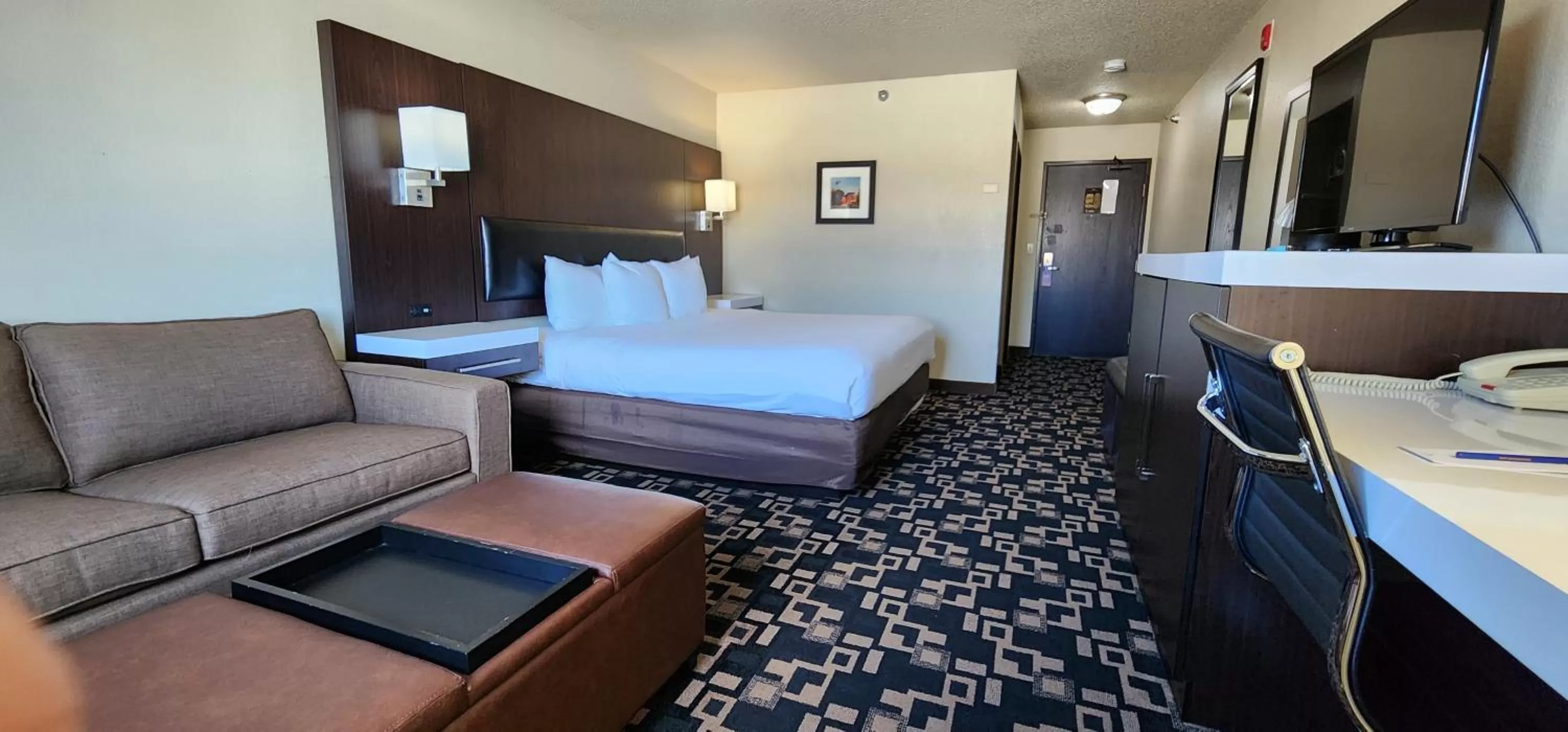 Queen Room with Roll-In Shower - Accessible/Non Smoking in Comfort Inn & Suites Shakopee Downtown Area