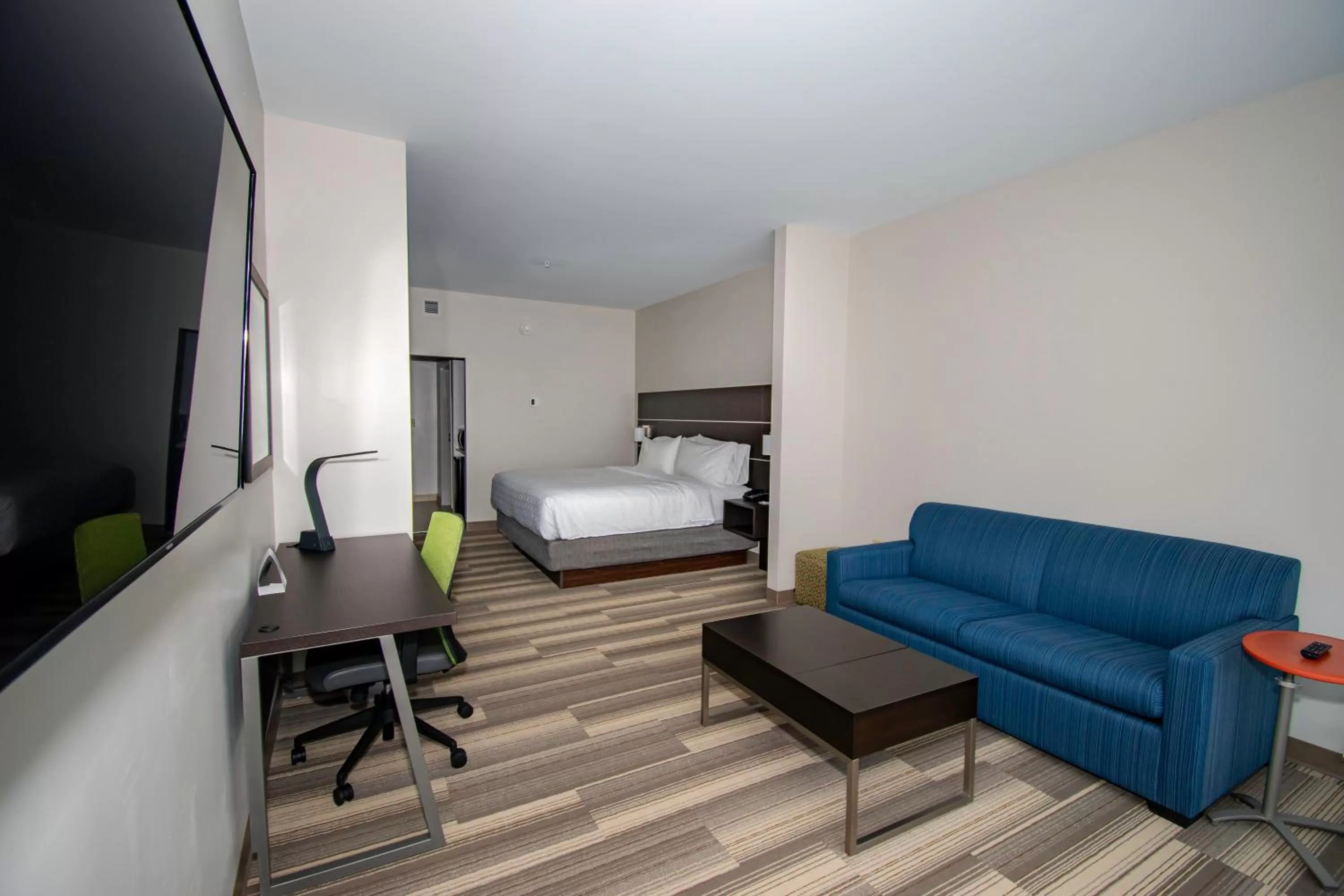 King Suite with Sofa Bed in Holiday Inn Express & Suites Tonawanda - Buffalo Area by IHG